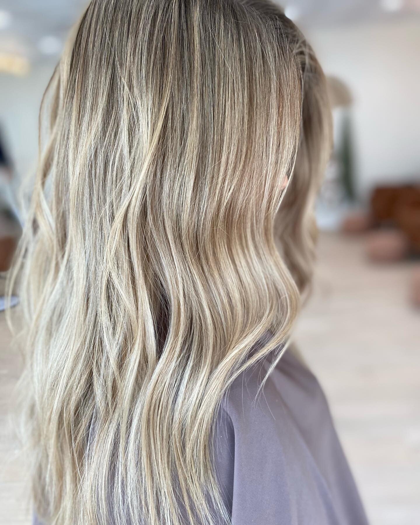 Blondes are a Sage  s p e c i a l t y ⚡️ ⁣
⁣
Book your appt using our website - link in bio!⁣
New clients &mdash;&gt; fill out our new client form on the home page 🫶🏼