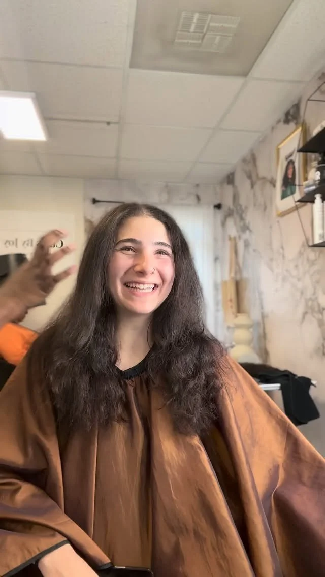 Sammy trusted me with applying her custom curly keratin tip extensions. These were customized to her exact needs and placed in a way where her hair can grow out without breakage or damage to her natural hair.
She’s been dealing with alopecia