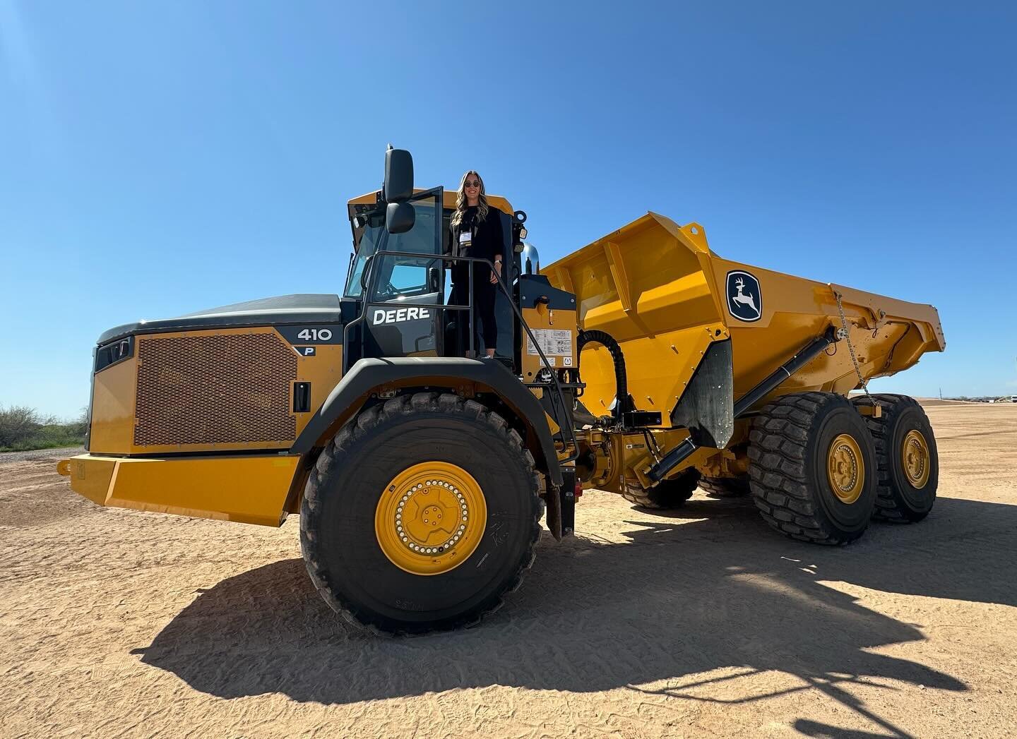 I GOT TO DRIVE THIS TODAY!

&hellip; and it was terrifying 🤣

Had an incredible couple of days in AZ working with @johndeere, their dealers, and customers. Exciting things happening and grateful to be a part of it.