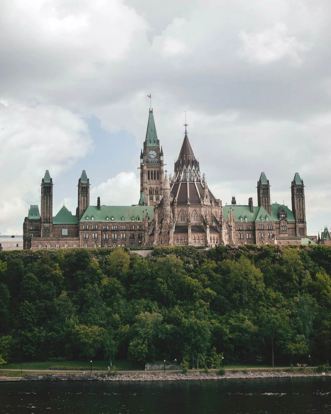 Live in Downtown Ottawa 75 Slater Apartments