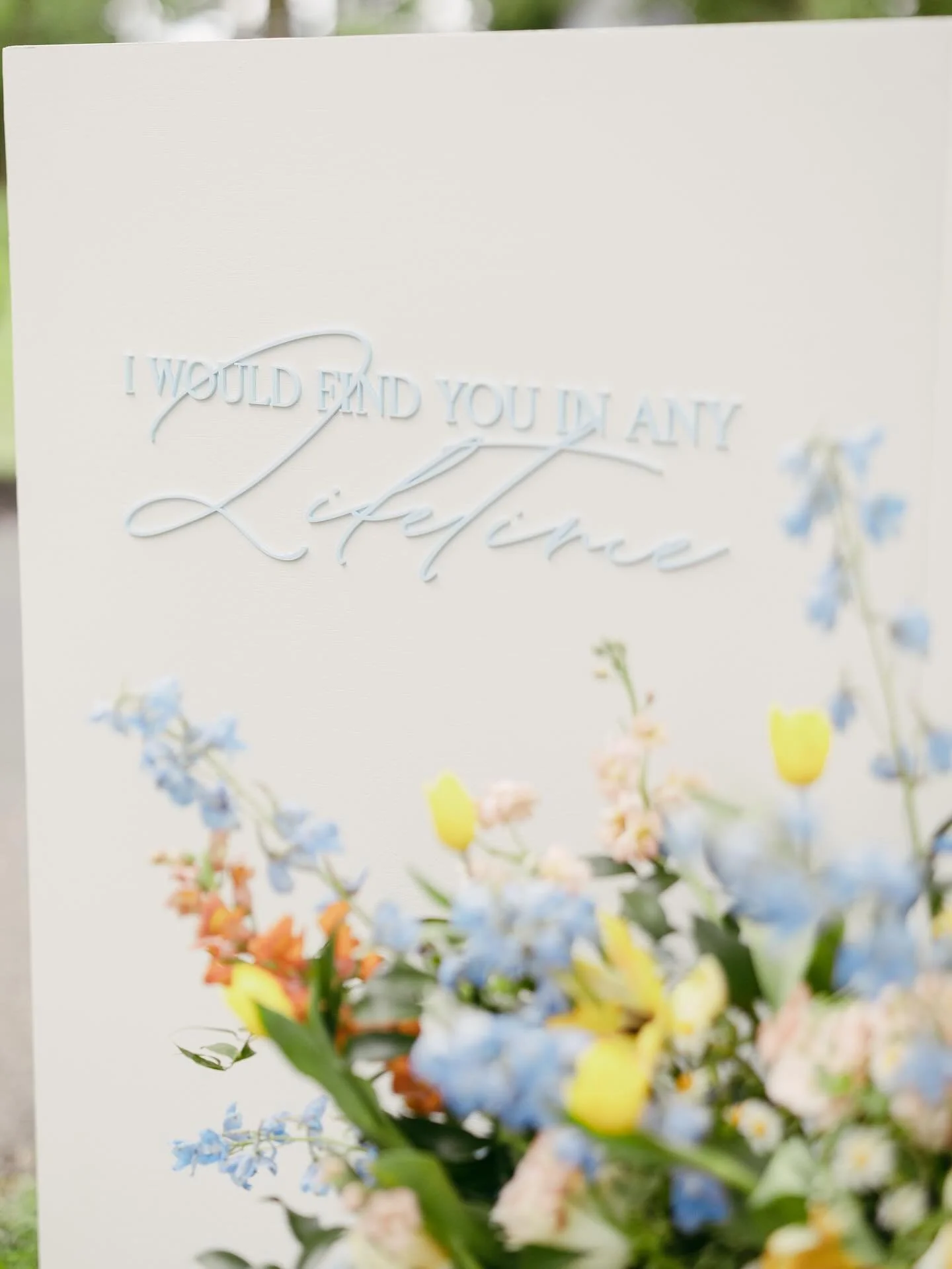✨ &ldquo;Forever &amp; always&rdquo; meets blooming beauty.
Soft pastels, fresh blooms, and heartfelt words make the perfect backdrop for a day full of love. 🌸💛 

Venue: @ashfordacresinn 
Photographer: @meagencphotography 

#ForeverAndAlways #Weddi