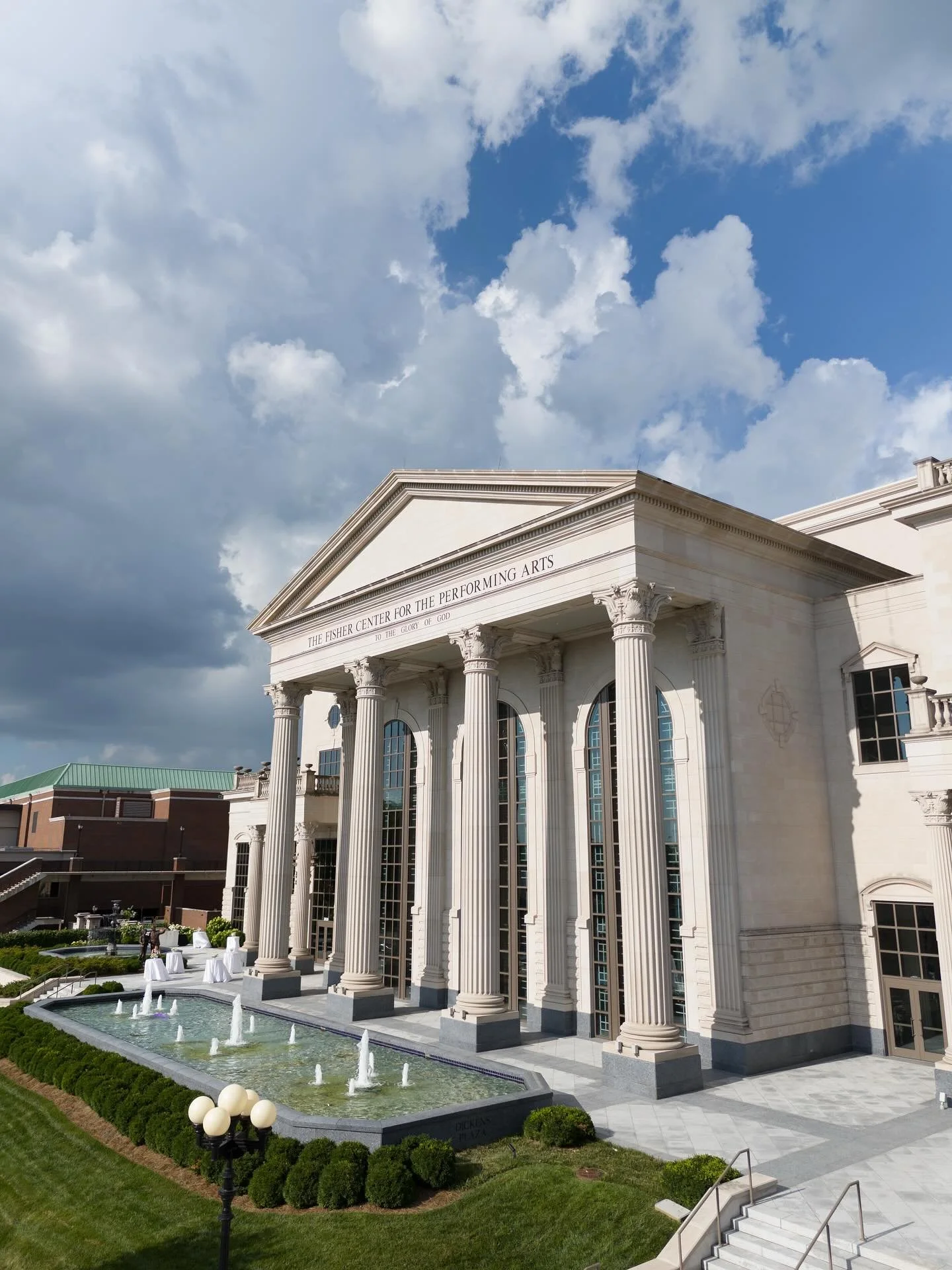 ✨Featured in @stylemepretty✨

The Earls wedding is one I&rsquo;ll remember forever.
Every detail was thoughtfully curated by @fetenashville_weddings, creating a day that was as unforgettable as it was beautiful.

Still in awe of this palette, the tex