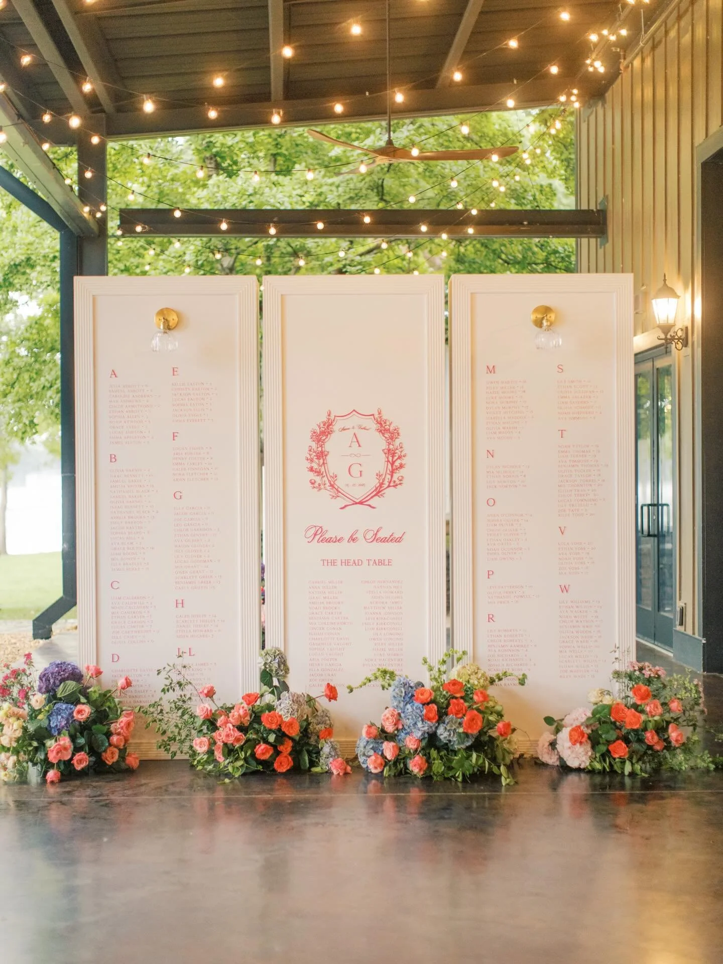 Please be seated, spring edition 🌸
Soft florals, layered panels, and all the fresh seasonal vibes. This seating chart is a fully customizable rental designed to fit your color palette, guest count, and overall wedding aesthetic because even the prac