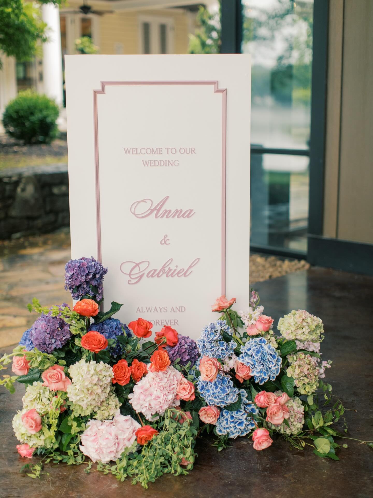 Proof that even the smallest details deserve their moment 🤍

This mini welcome sign display was designed to feel soft, romantic, and garden-inspired set against the iconic Cherokee Dock, formerly Reba McEntire&rsquo;s home.

A little piece of Nashvi