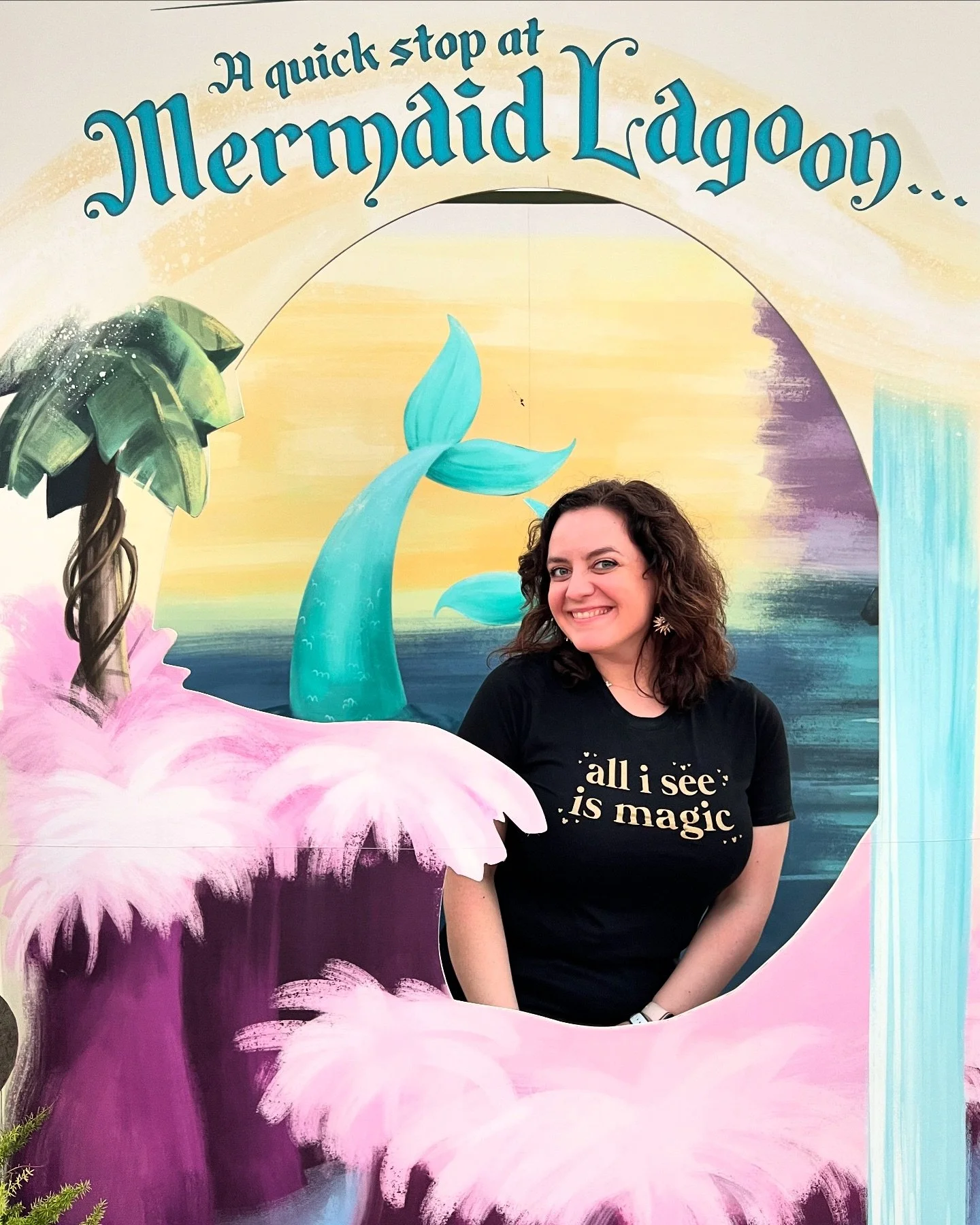 🌊 Look&mdash;I live by a bunch of lakes, so the closest I could get to ocean creatures is this throwback to a mermaid backdrop at Disney World &hellip; but we can use our imaginations, right? 💭 

This week&rsquo;s TRIVIA TUESDAY is all about SEA CR