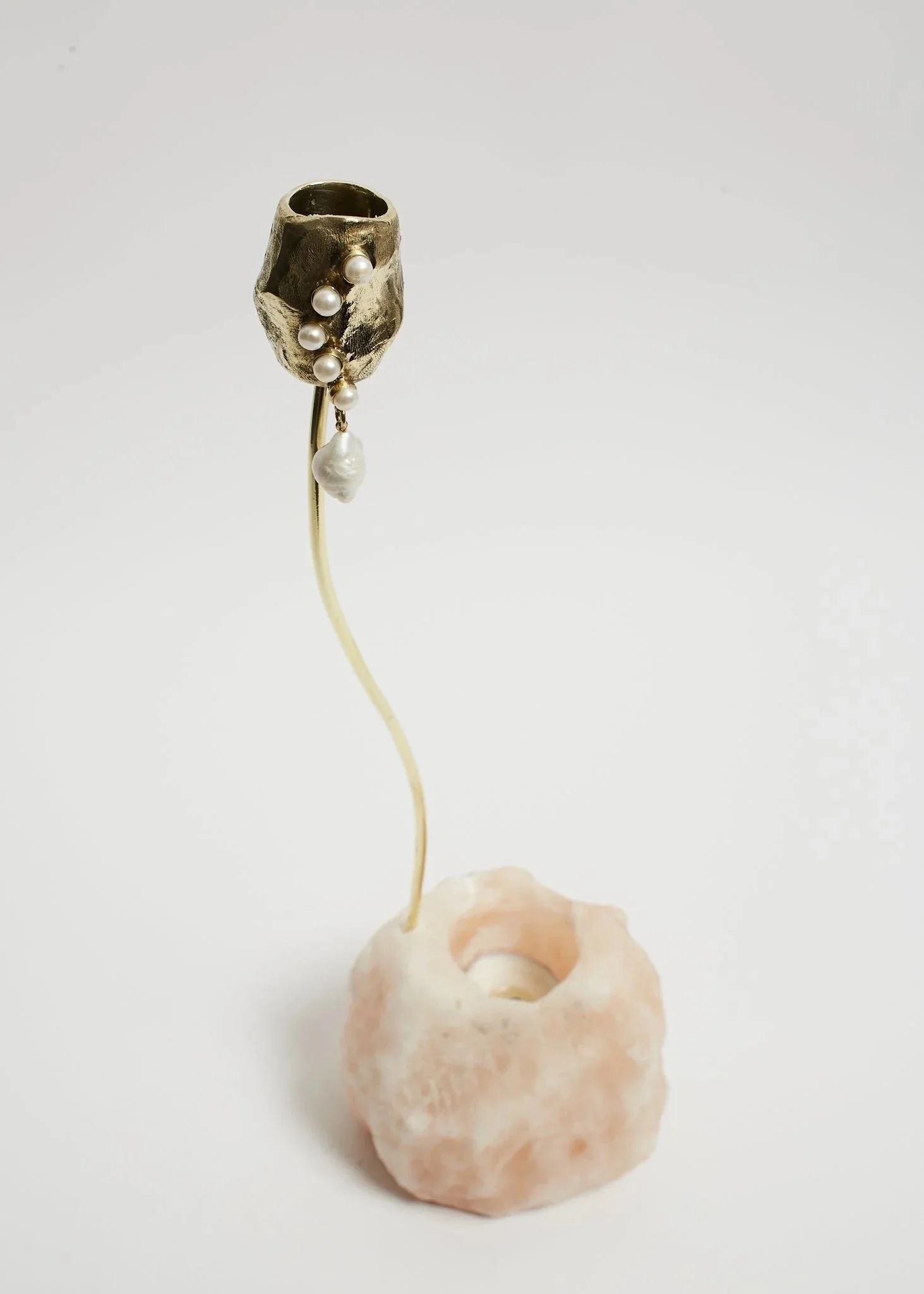 pearled-candle-light-holder-maxi-avant-garde-brass-base-freshwater-pearl-gold-cornelia-webb-669.jpeg