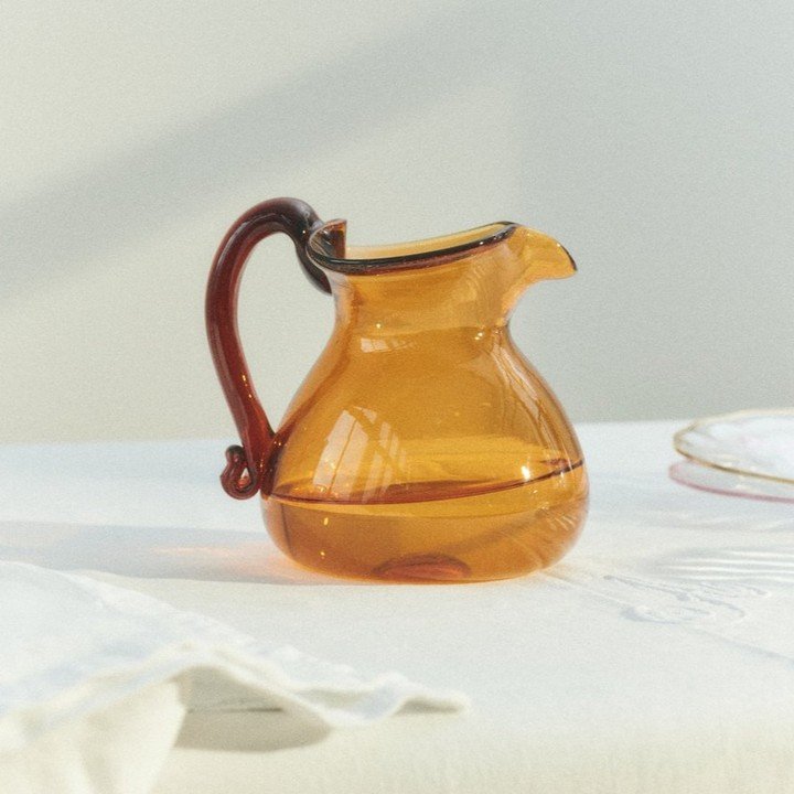 Poetic tableware from @akuaobjects. The Murano glass Michele jug is mouth blown in a voluptuous shape to keep everyone hydrated throughout every social gathering.