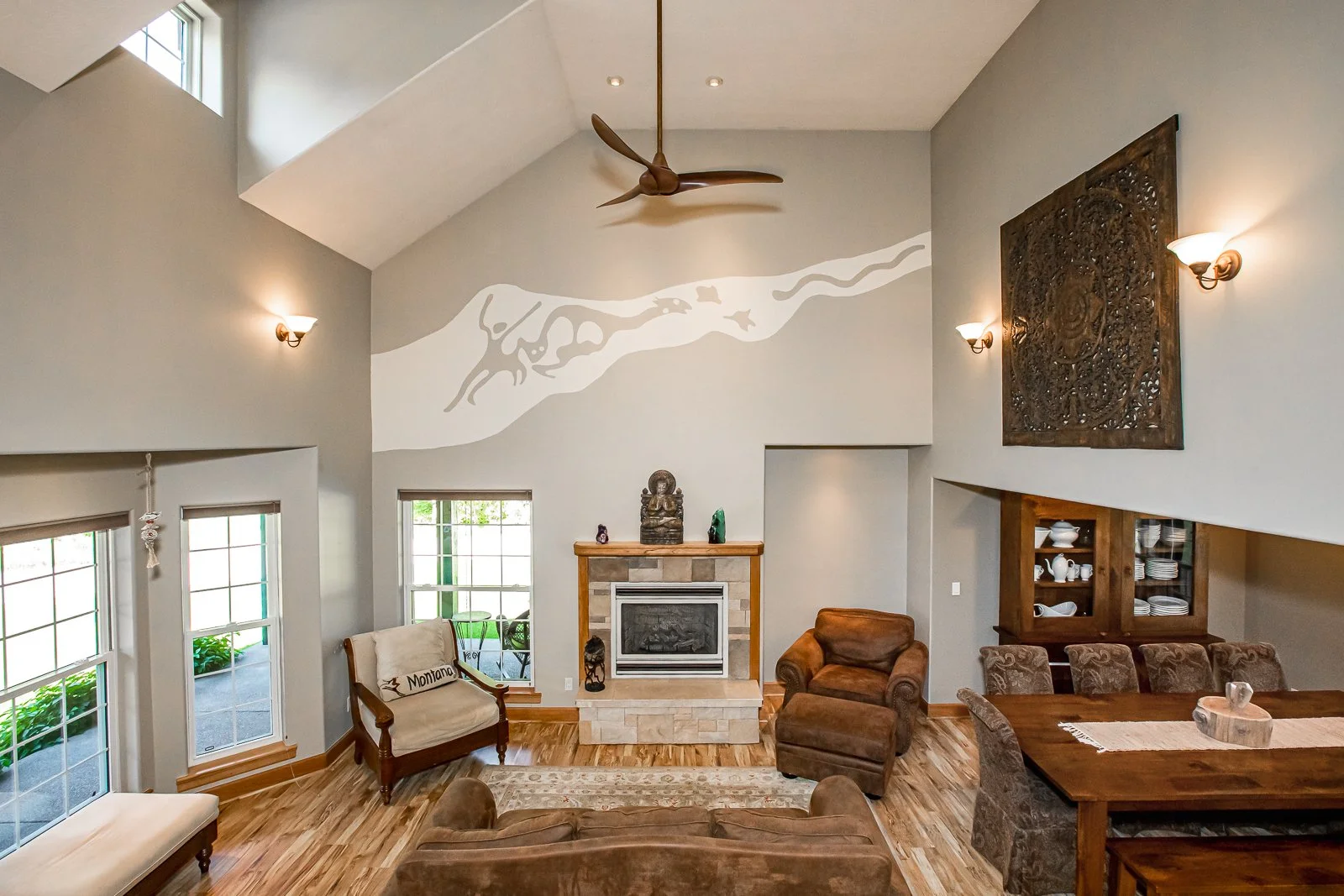 10 lodge - great room .JPG