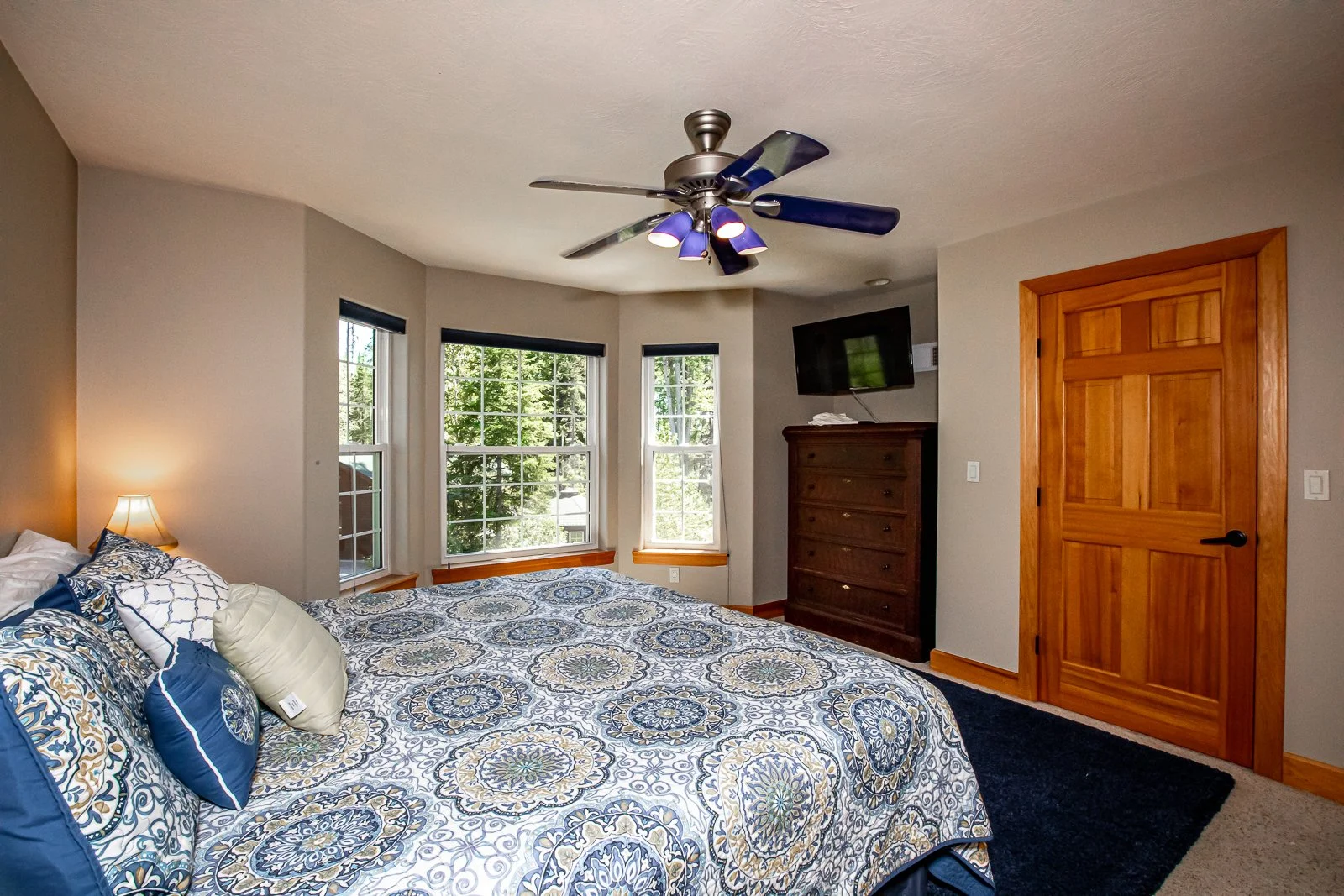 23 lodge-2nd bedroom.JPG