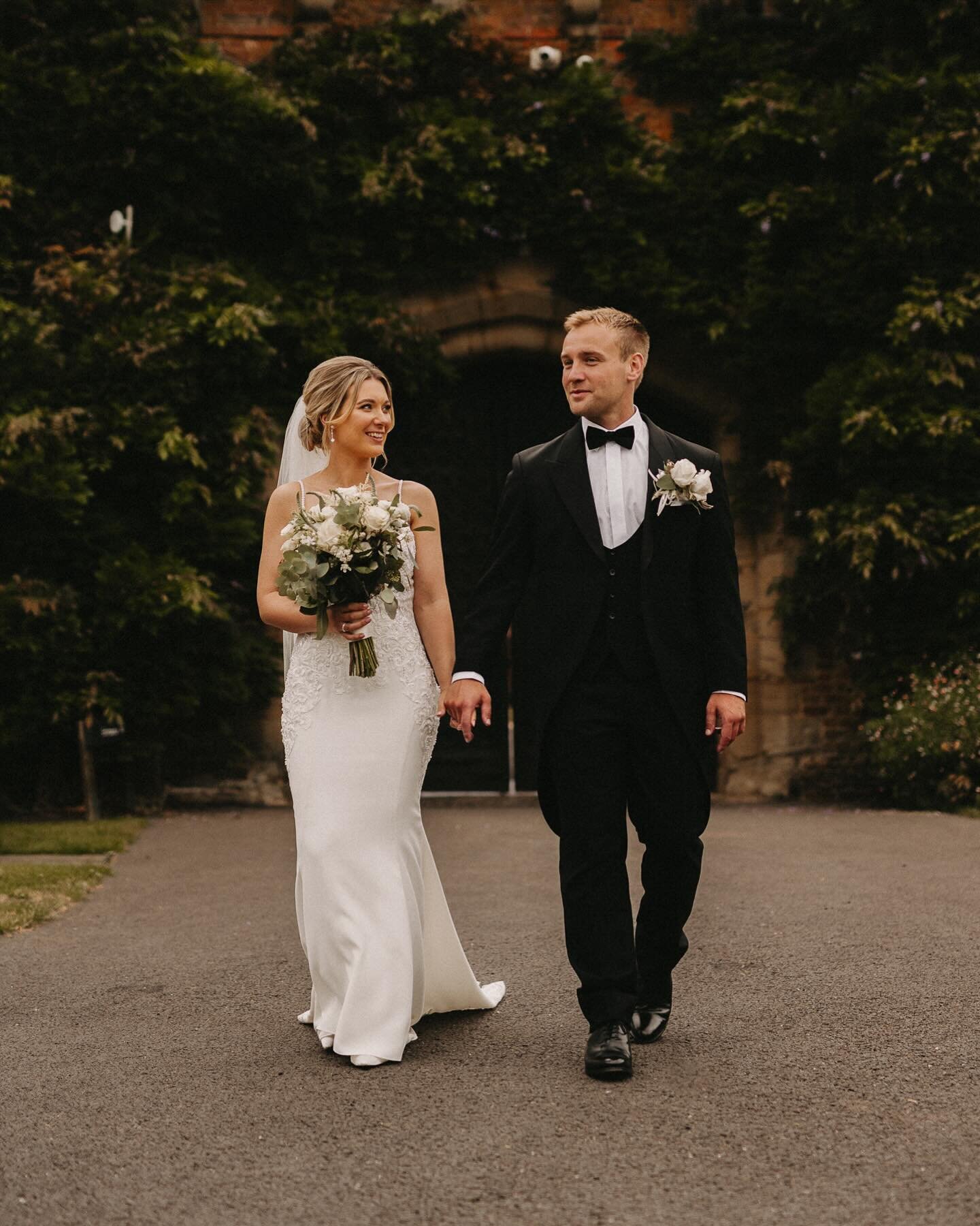 The elegant Nat and Ben 😍

Location: @arleyhouse_events