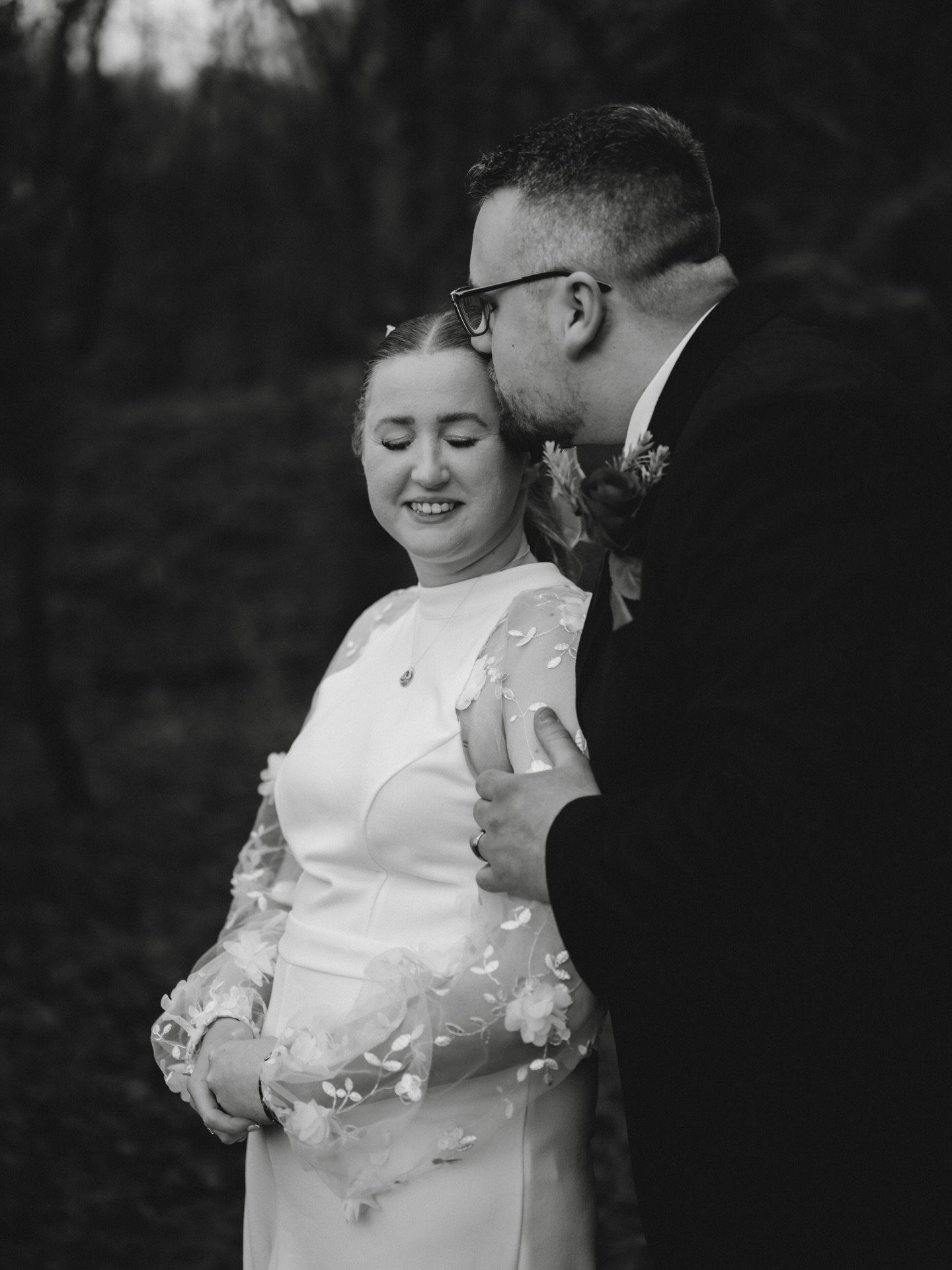 Lia + Ryan ❤️

I recently had the chance to photograph a super lovely wedding for Lia and Ryan. They kept things sweet and intimate, tying the knot at the Wellington Registry Office in Telford. 

Afterwards, we got some pretty memorable, if slightly 