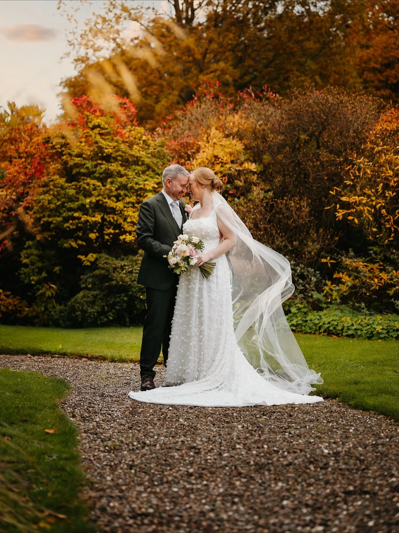 Paul + Elizabeth 🤍

These guys has the most beautiful autumn wedding at Hawkeston Hall and Gardens last week. It was a crisp, cozy kind of day with the fires lit, the rooms full of warmth, and the gardens showing off those perfect autumn colours! 

