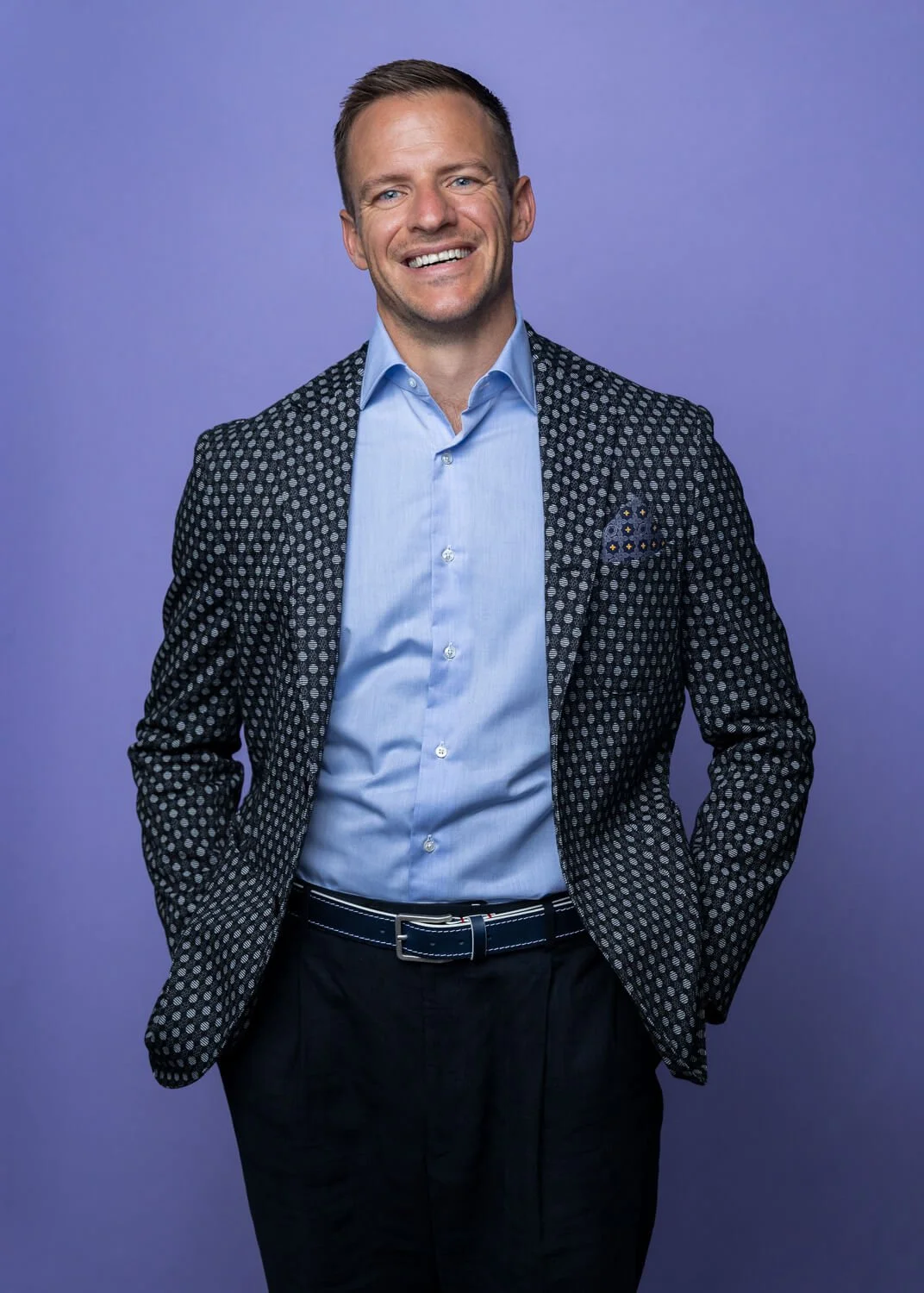EvaMueller-KevinWenzel_8119-studio-headshot.jpg