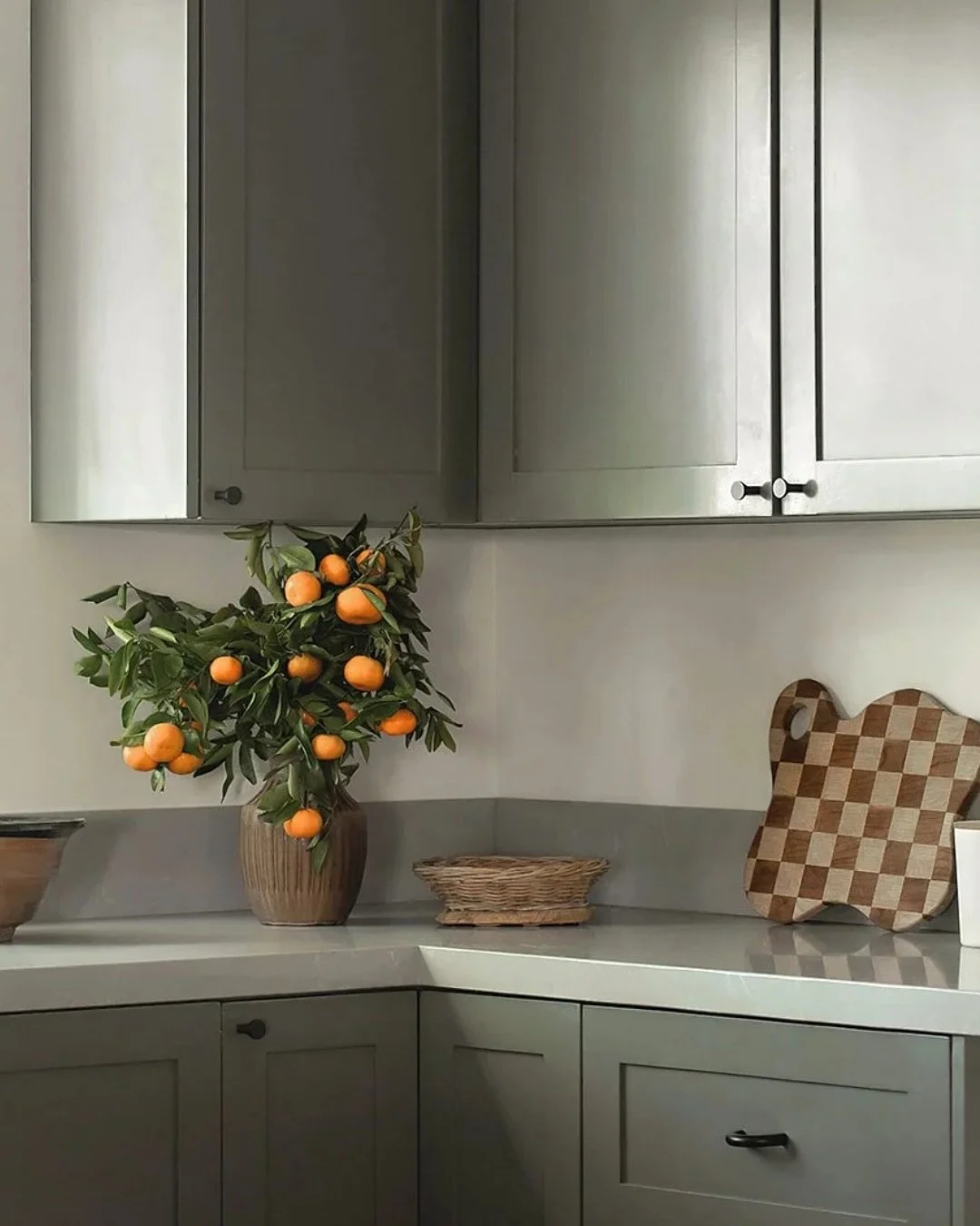 A glimpse inside San Andres Hillside, nestled in Pacific Palisades, CA. 

A speedy, summertime gut renovation was the name of the game with this hillside abode.

While our clients traveled for a few months, we led the complete design overhaul and ful