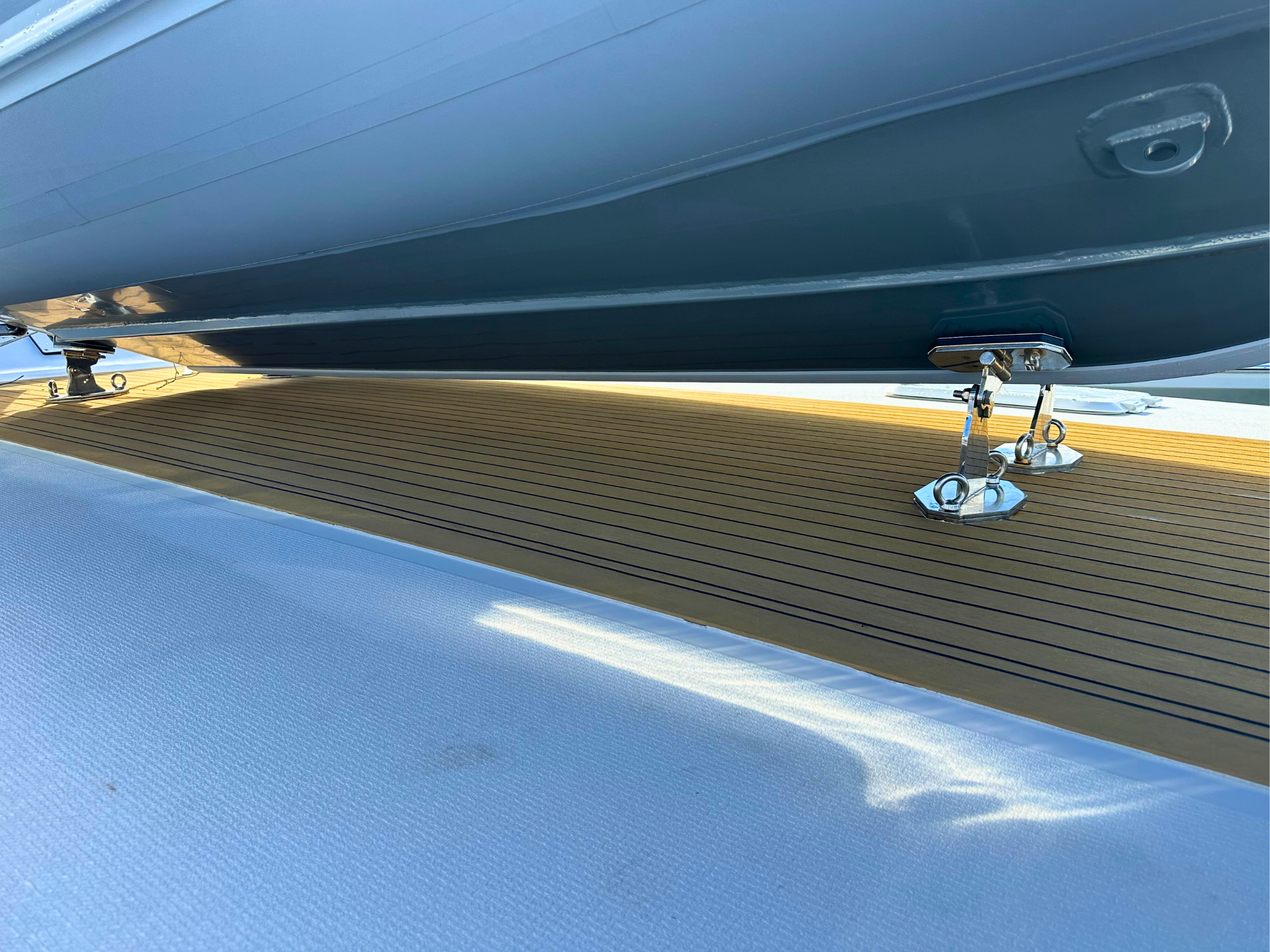 Foredeck chocks with PWC