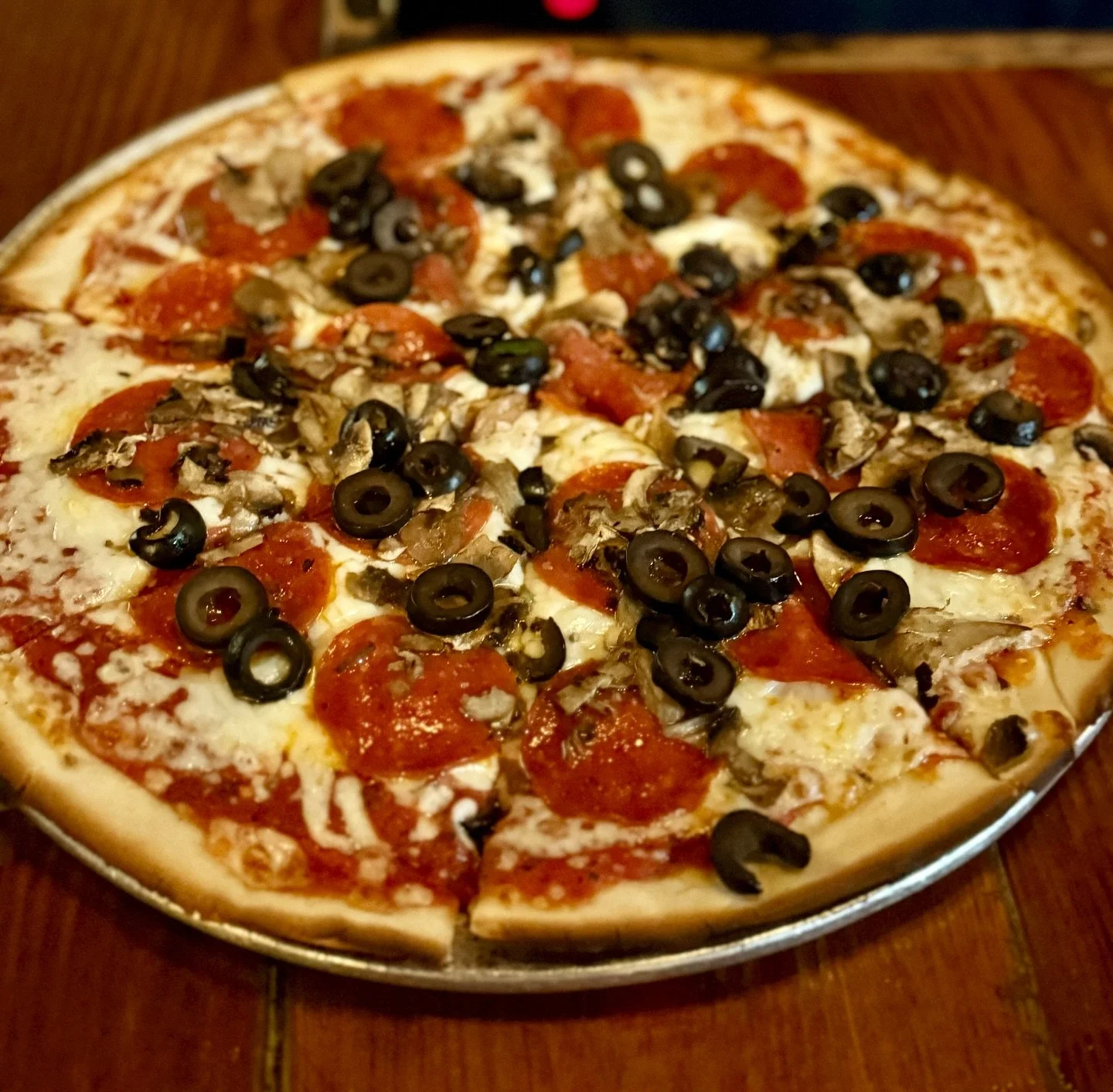 Pizza night just got a whole lot better ๐
Build your favorite pie just how you like it ! We've even got gluten-free crust and vegan cheese options, so everyone gets a slice of the good stuff.
#mamateresasflyingpizza #galveston #galvestoneats #ital