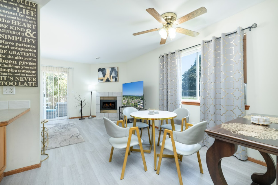 Marysville - 6 Guests, 3 Bedroom, 2.5 Bathroom