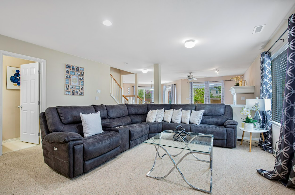 Renton - 8 Guests, 4 Bedroom, 3.5 Bathroom