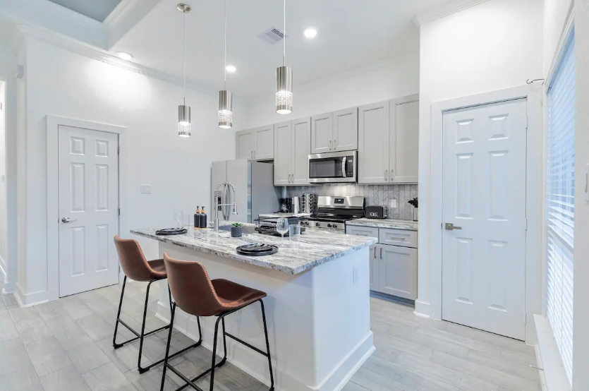 Houston - 6 Guests, 3 Bedroom, 2 Bath