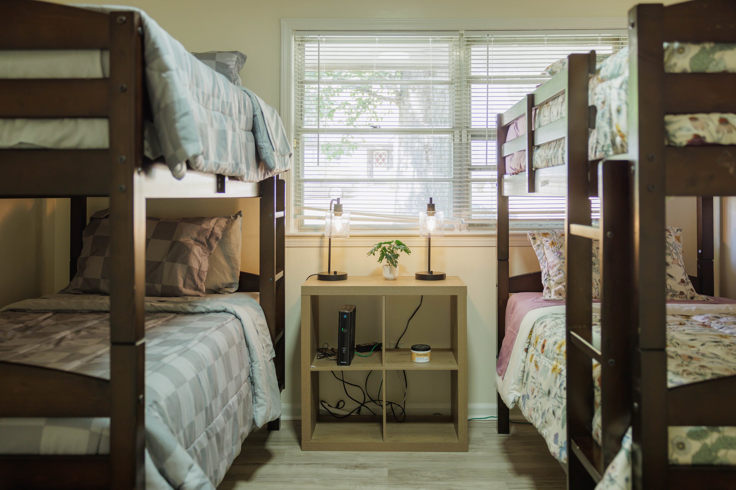 Flexible bunk room designed for families, group travel, and workforce housing stays in Memphis.