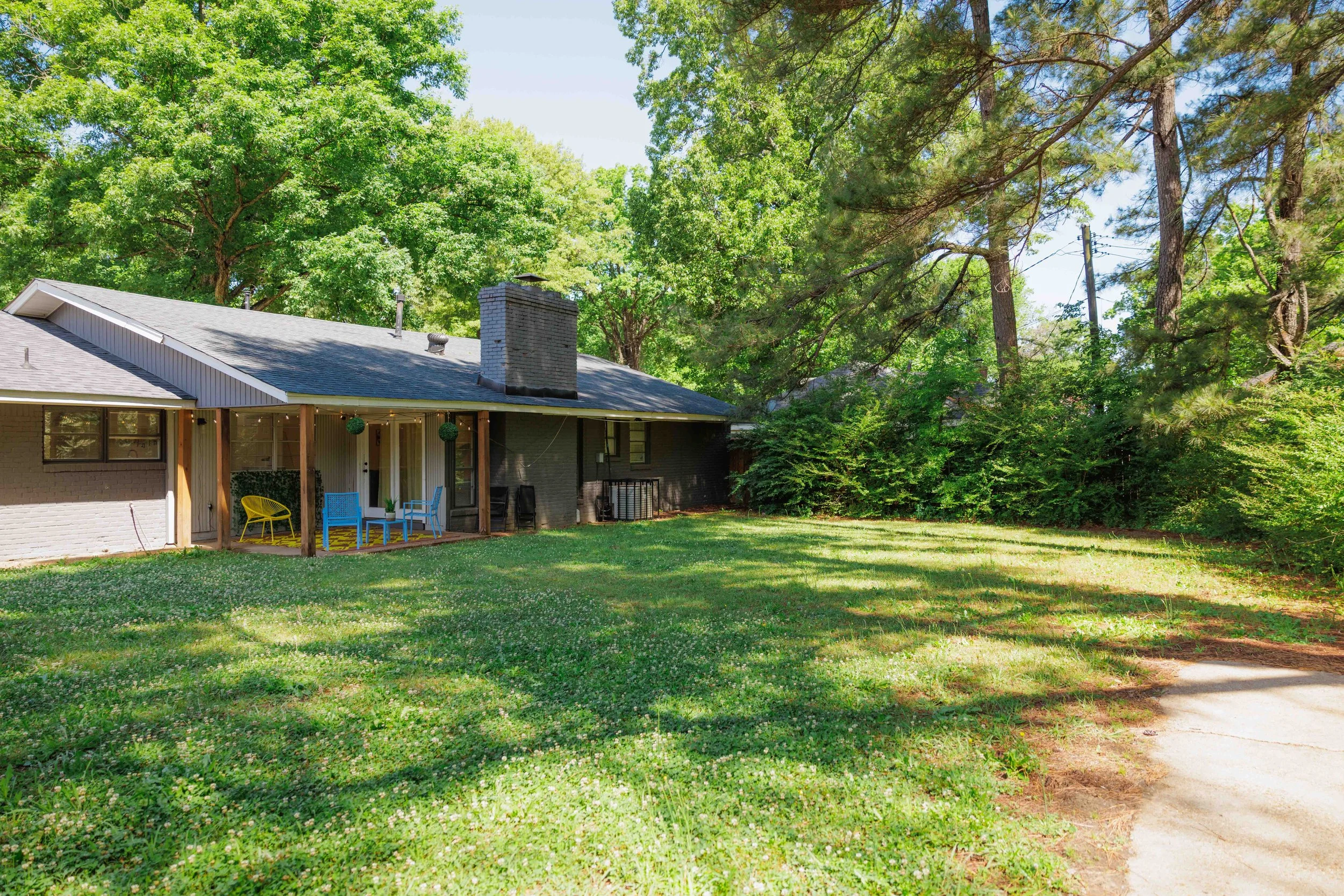 Private backyard and outdoor seating area offering a quiet place to unwind after work or explore Memphis at your own pace.