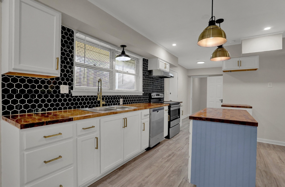 Memphis Bungalow - 8 Guests, 3 Bedroom, 2 Bathroom