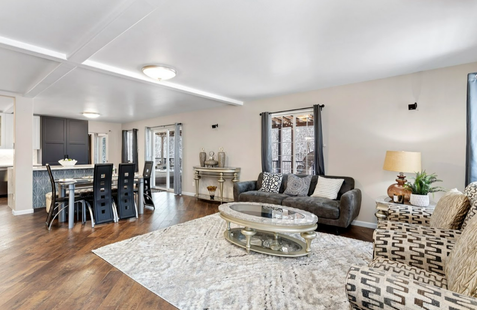 Snohomish - 16+ Guests, 4 Bedroom, 2.5 Bath