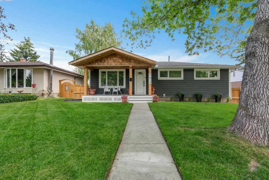Calgary - 10 guests, 5 Bedroom, 2 Bathroom