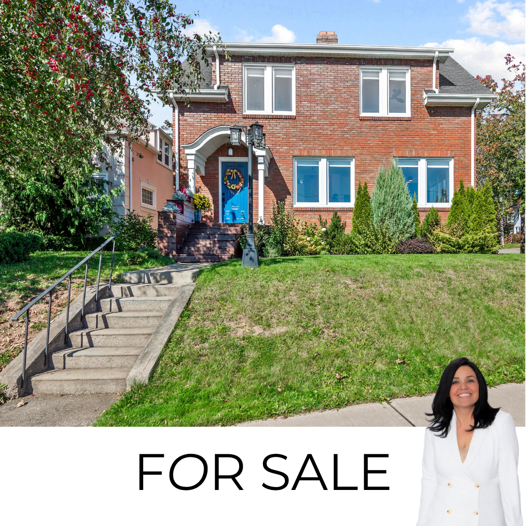 25 Hillcrest: For Sale