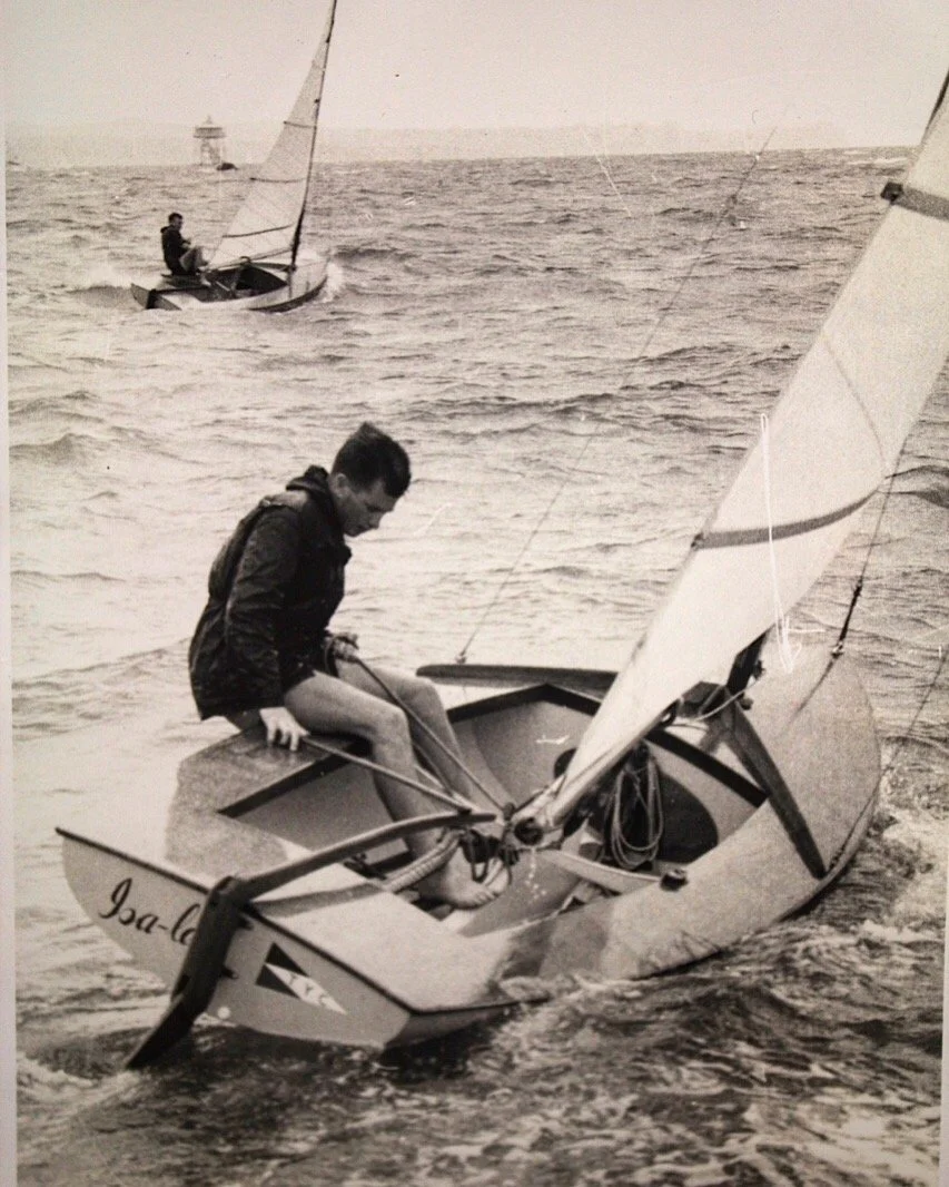 The little boat that stayed behind to go to the Festival