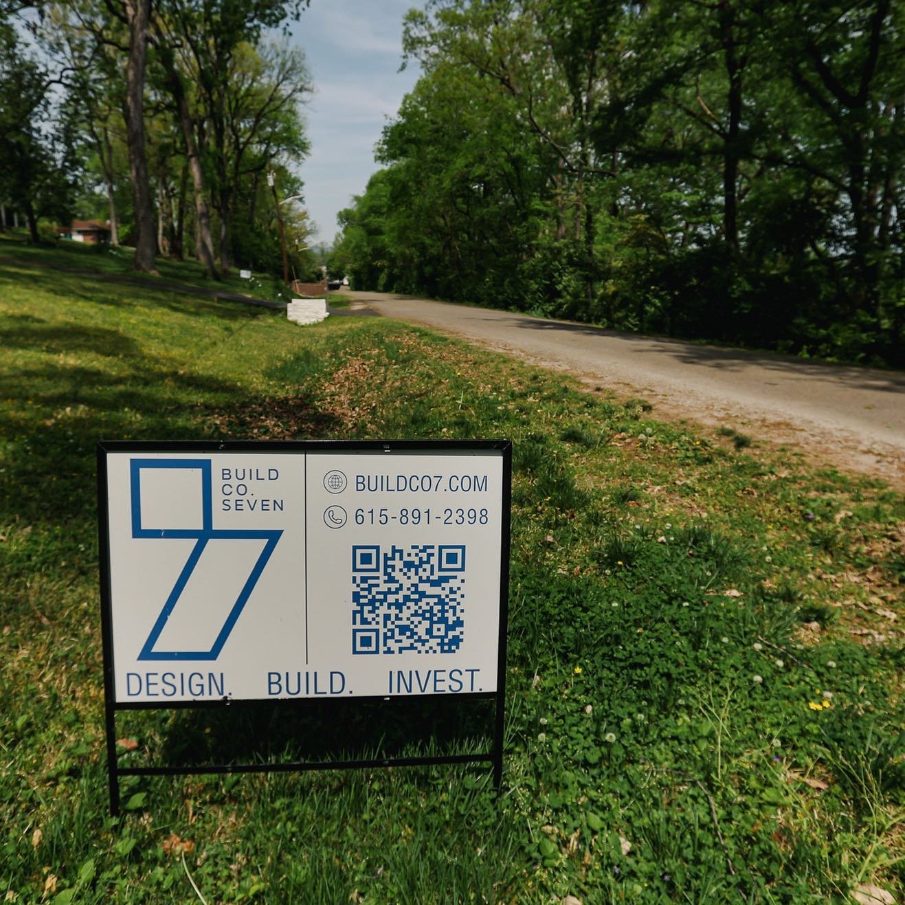 Driving through Nashville, seeing our signs paired with happy clients&mdash;it&rsquo;s what we live for. Building a more beautiful Nashville, one project at a time! 
📲 615.891.2398
💻 Buildco7.com