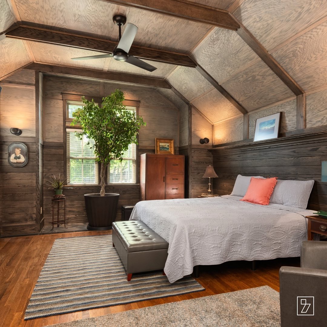 POV: You survived the week, now it&rsquo;s time to indulge in your guilty pleasure with a good book or your favorite show in this cozy new room! 
Contact to create your own cozy escape! 
📲 615.891.2398
💻 Buildco7.com