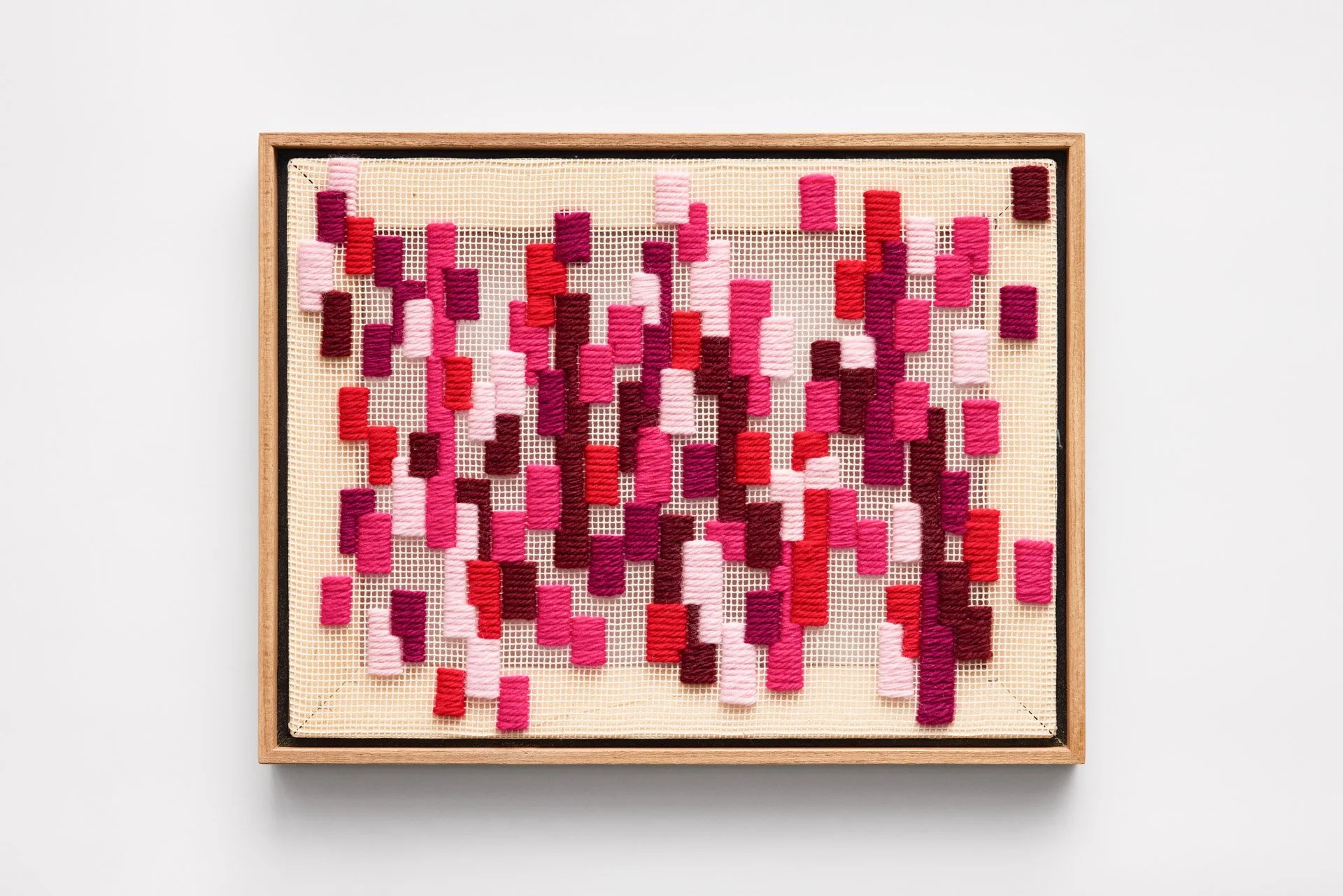 Pink 4, 2025 | Bordado sobre talagarça | 33 x 43,5 cm