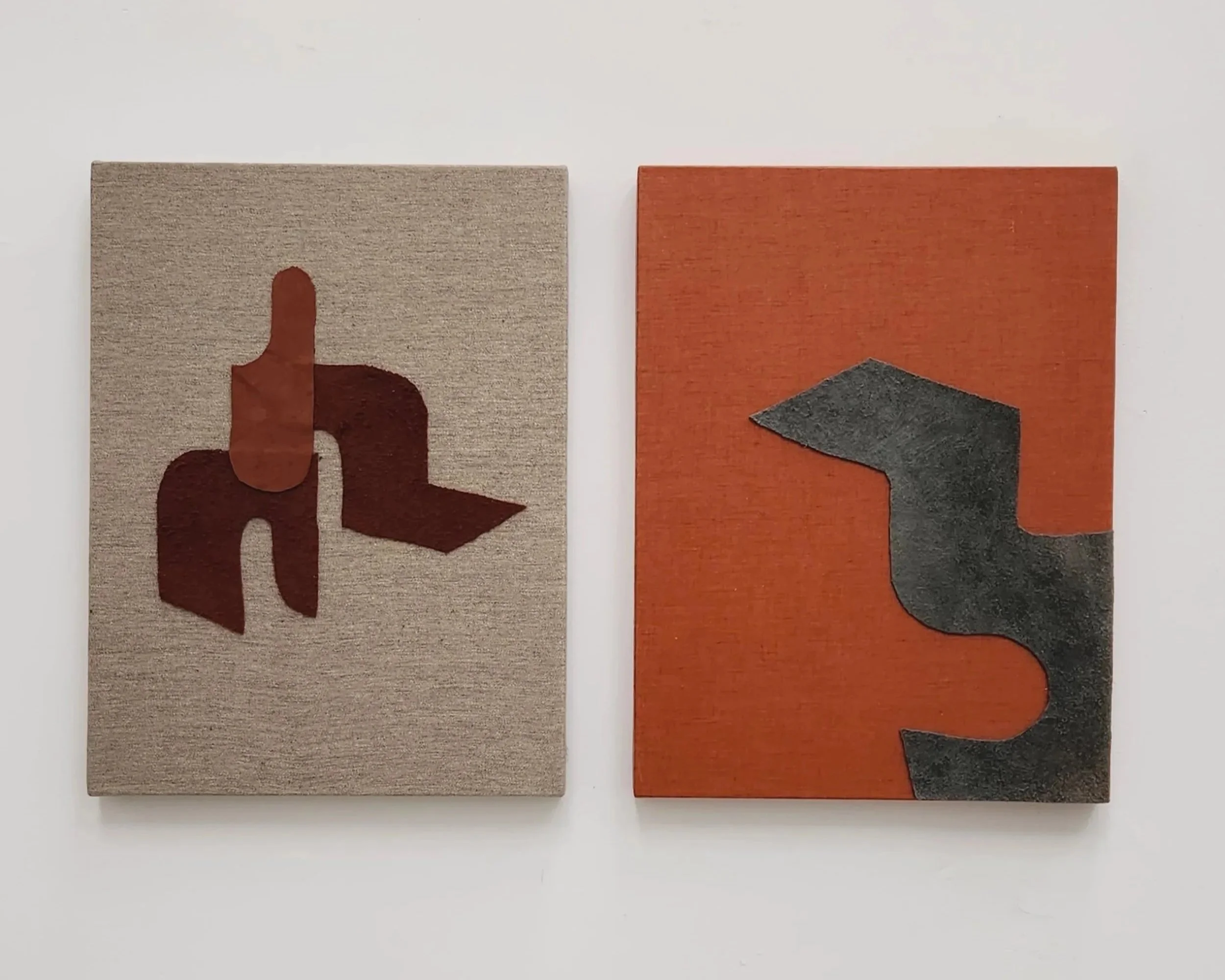 s.t, 2023 | Couro sobre linho | 30 x 21 cm (cada)