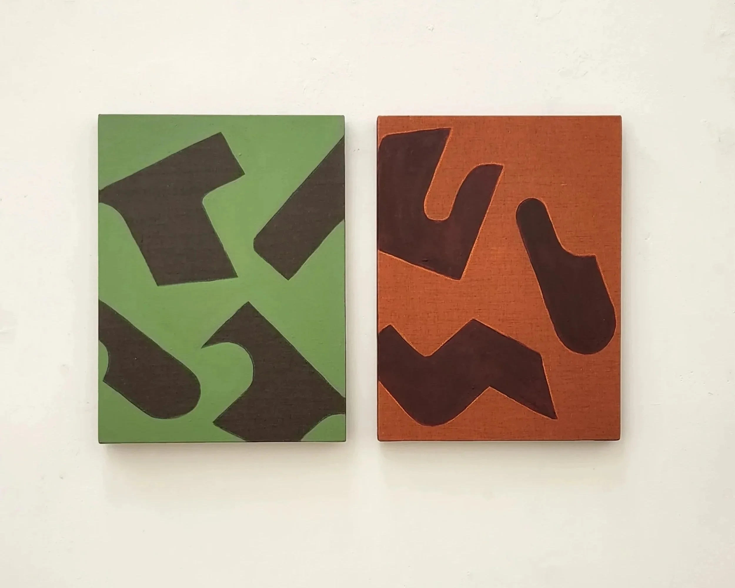 s.t, 2023 | Couro sobre linho | 30 x 21 cm (cada)