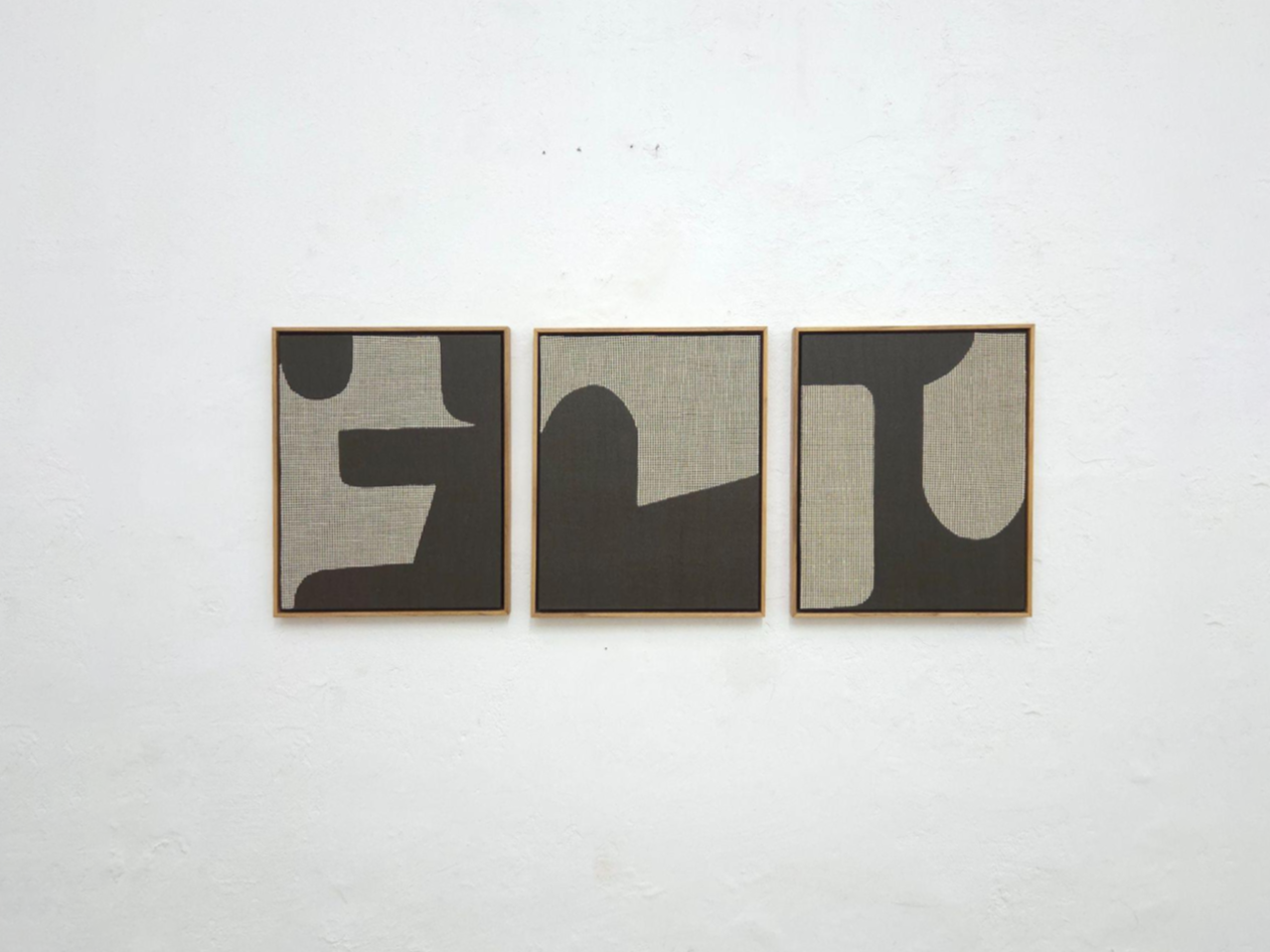 s.t, 2025 | Talagarça sobre linho | 53 x 139 cm	