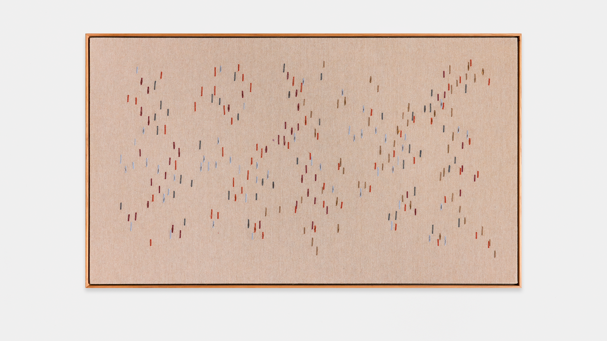 s.t, 2023 | Bordado sobre linho | 50 x 98 cm