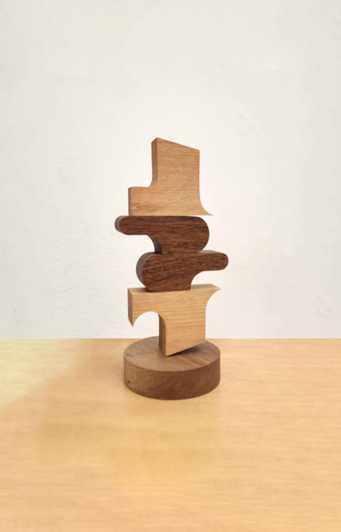 Adendite 2, 2023 | Madeira sucupira, tauari e ferro | 33 x 18 x 15 cm	