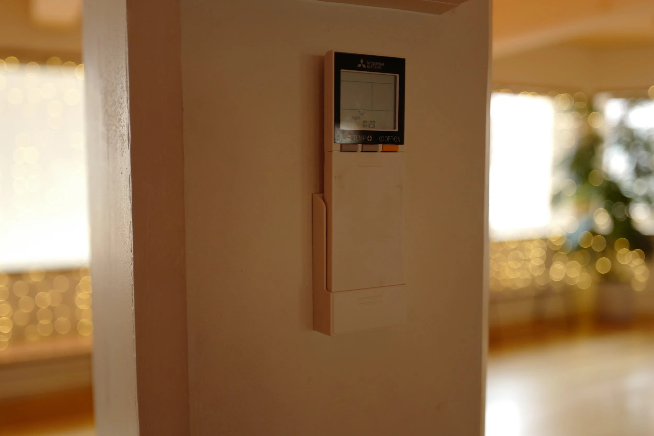 Step 12. Switch off split system heating/cooling using the corresponding remote mounted on the nearest pillar