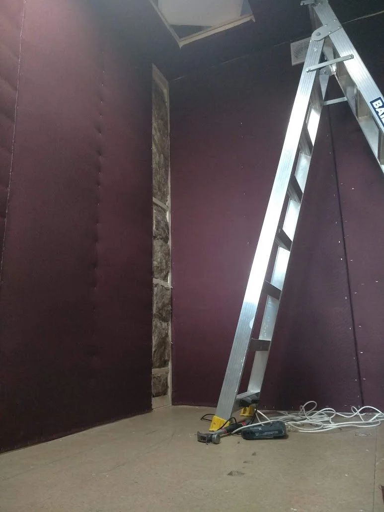burgundy_room_08.jpg