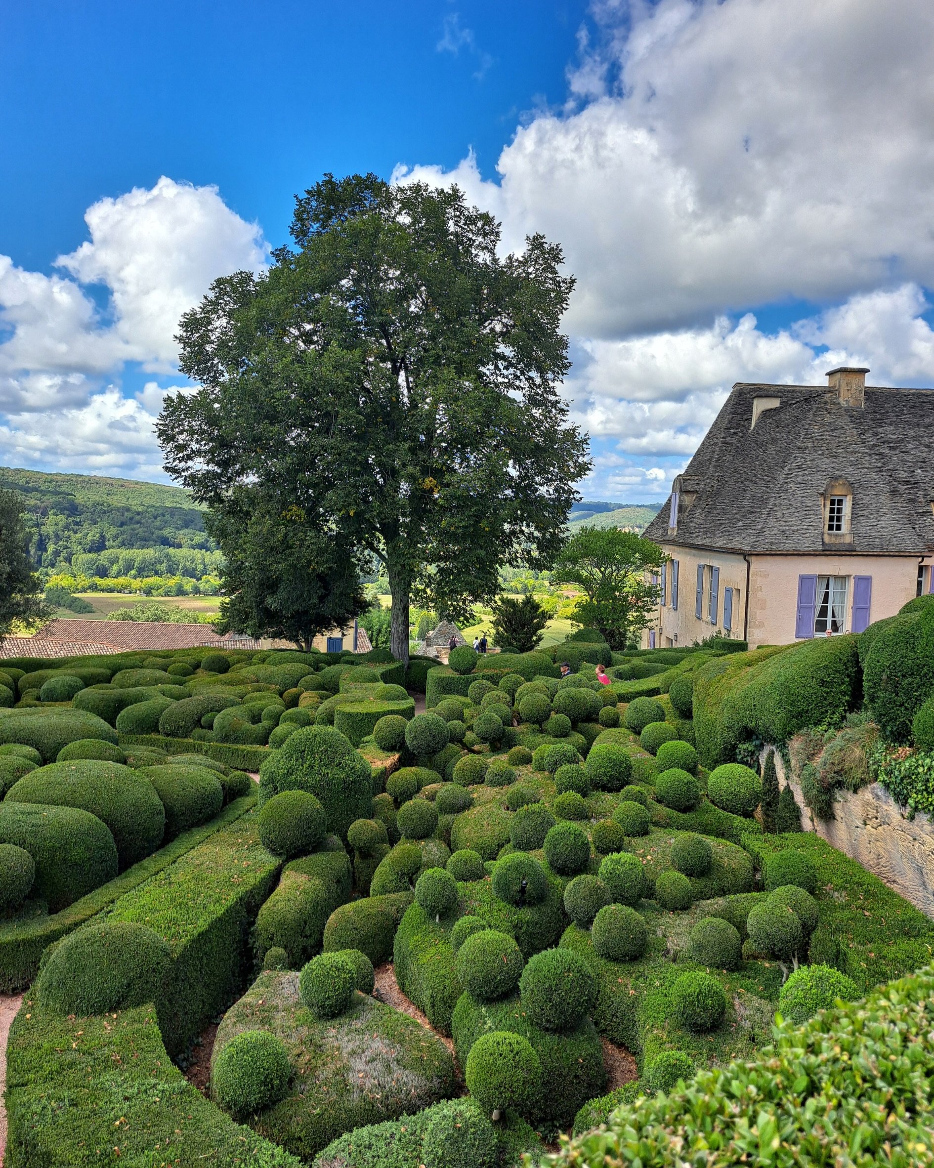 A little taste of the France you&rsquo;ve been waiting to discover&hellip;👀

From world-class wines and charming medieval villages to magnificent ch&acirc;teaux, bustling markets and unforgettable food, Dordogne is full of hidden gems.

Join Boutiqu