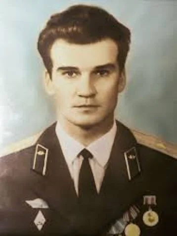 Stanislav Petrov Soviet military officer early warning bunker