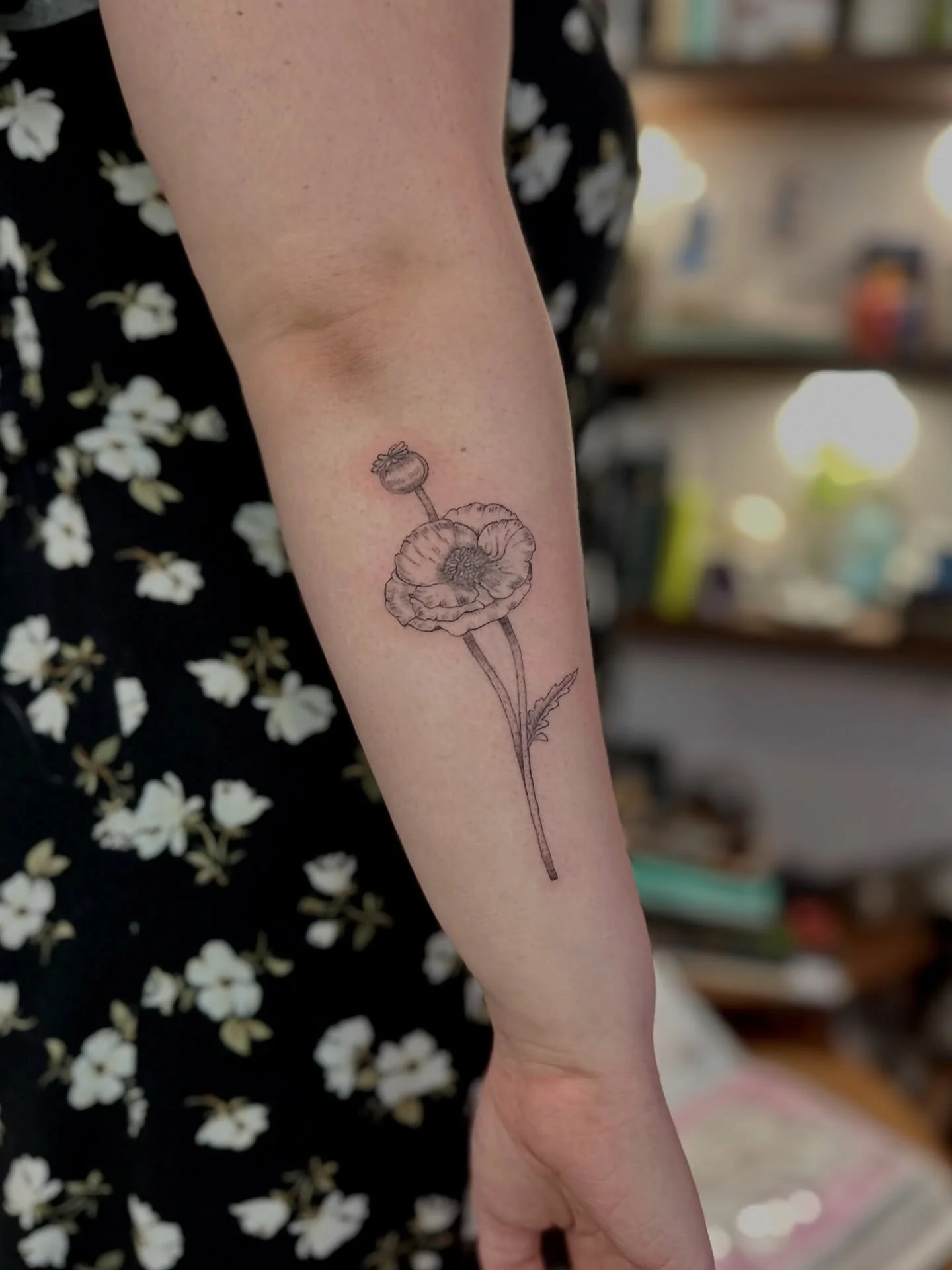 I am so pleased with how this came out, I really love it. I wish it was on my arm but that&rsquo;s ok it looks beautiful where it is. 

#californiapoppy #tattoo #seattletattoo #seattleartist