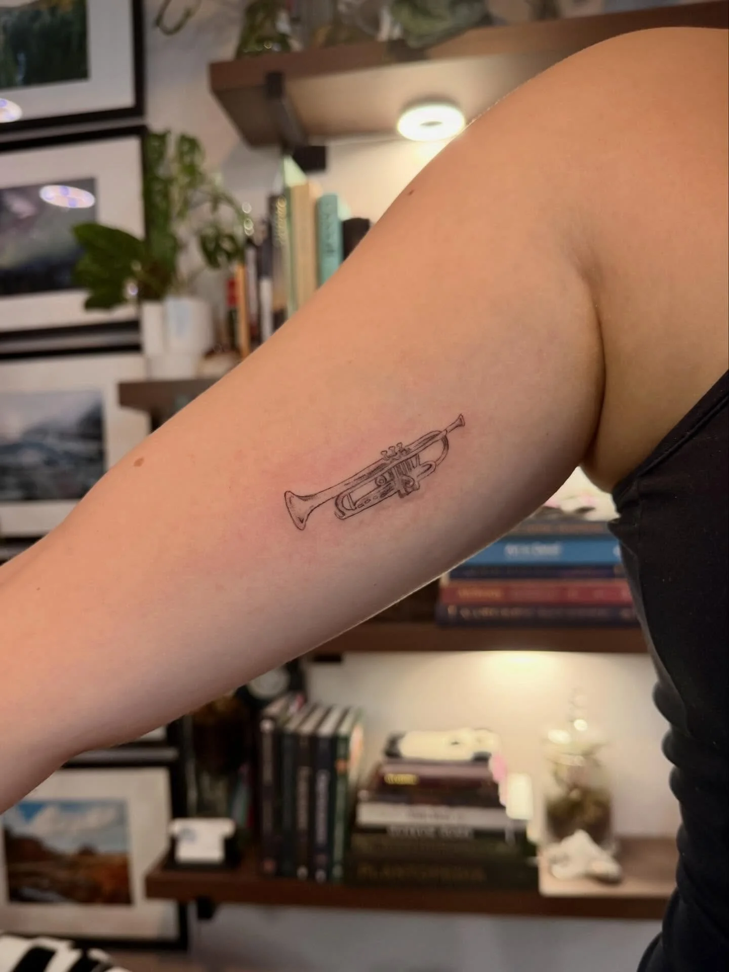 Weekend Tattoo roundup 
🎺☀️🔥🪼🌸🌺🌊💕

#seattle #fineline #spring #tattoo