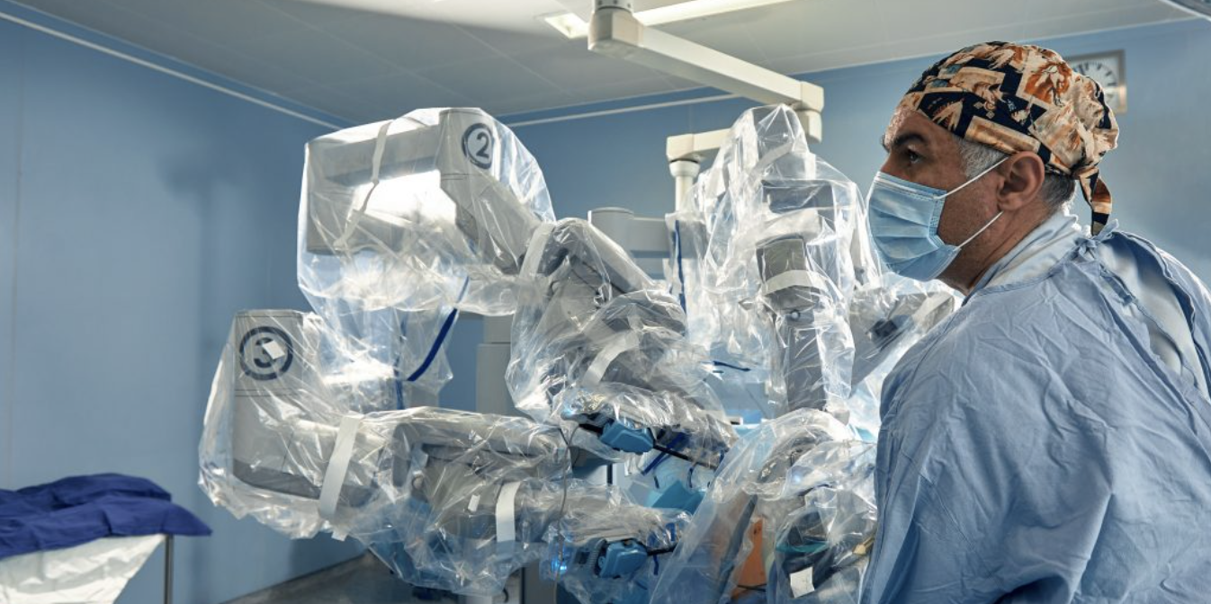One Woman’s Choice Between the da Vinci Robot and the Surgeon’s Knife