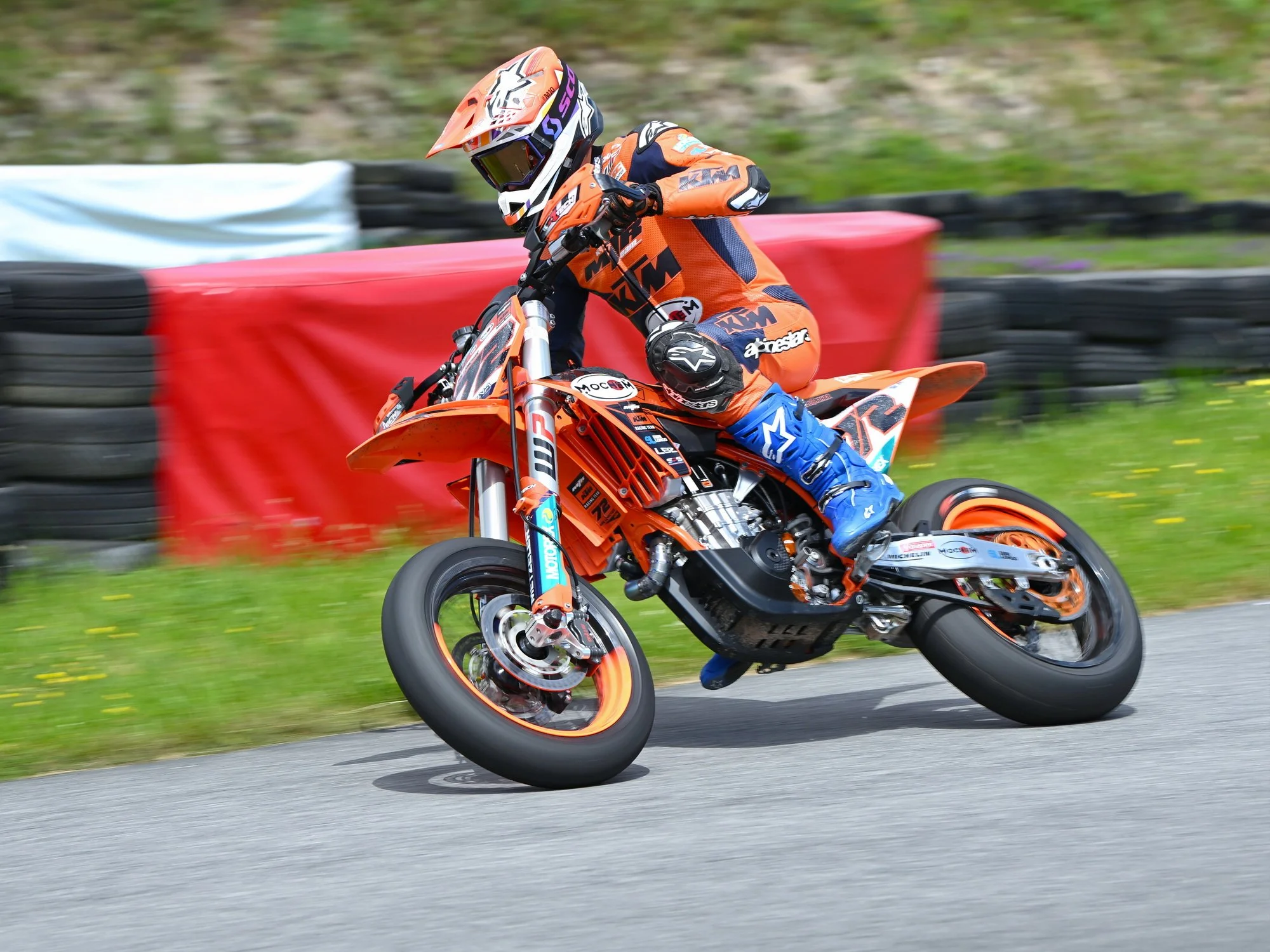  Fotograf/-in:  Alfred Nevsimal  
 Titel:  Supermoto  
   Alfred Nevsimal   