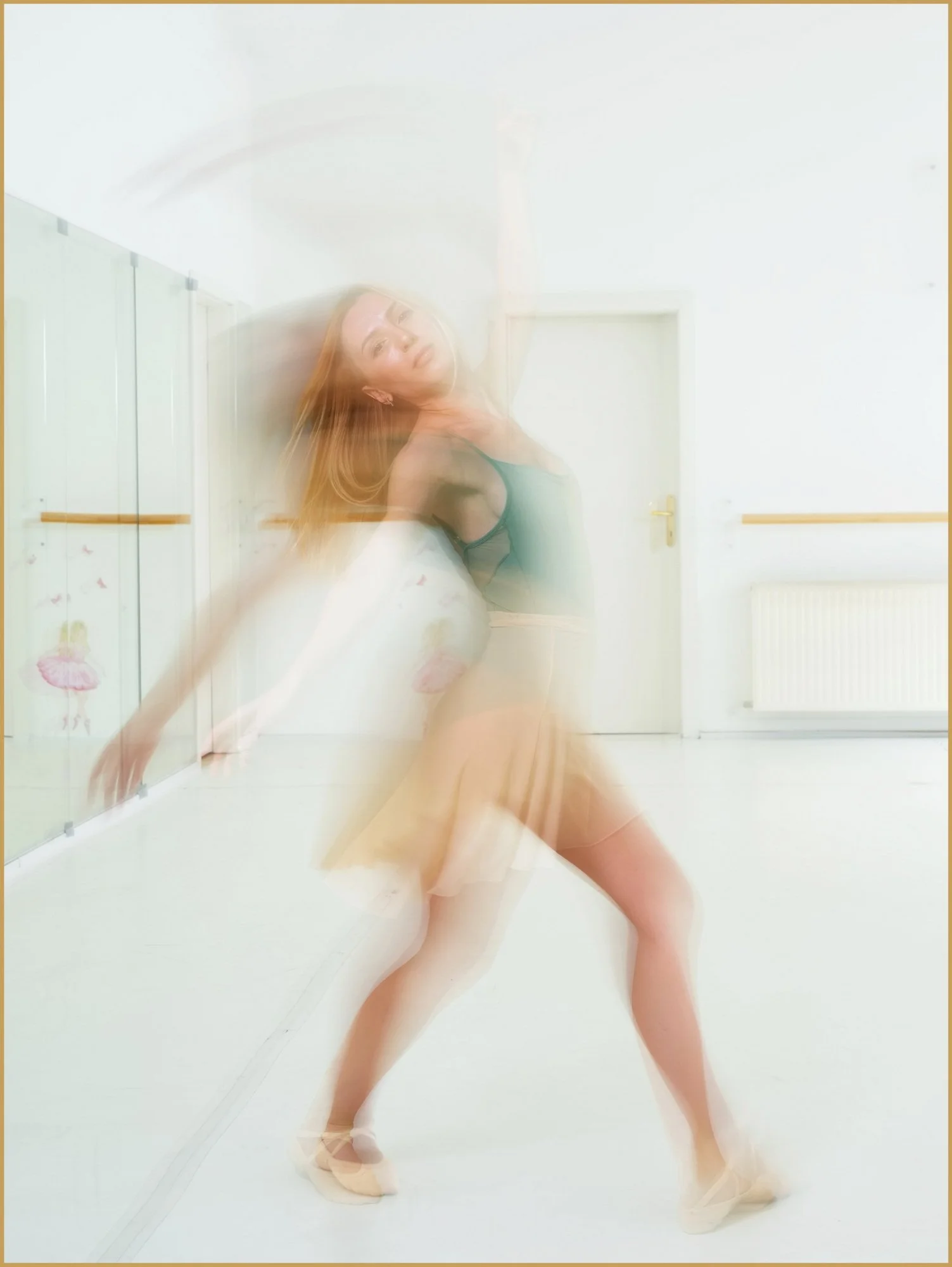  Fotograf/-in:  Alfred Nevsimal  
 Titel:  Ballerina  
   Alfred Nevsimal   