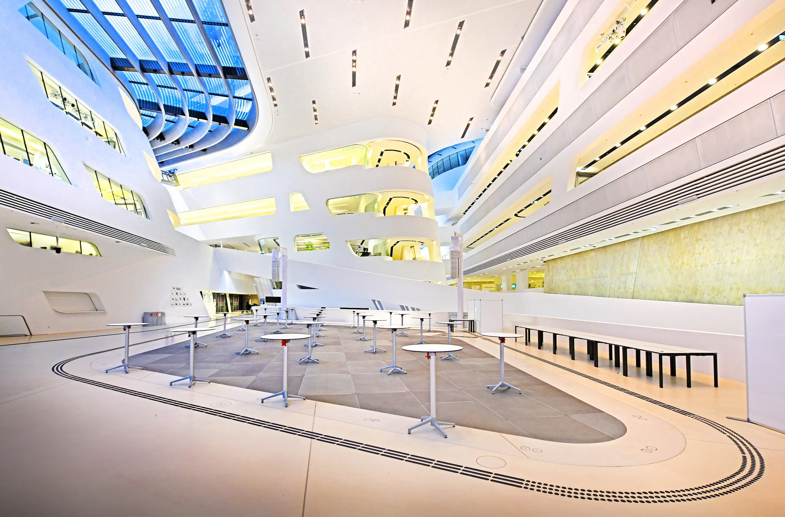 WU und Hauptbahnhof Manfred Baumgartner 09.jpg