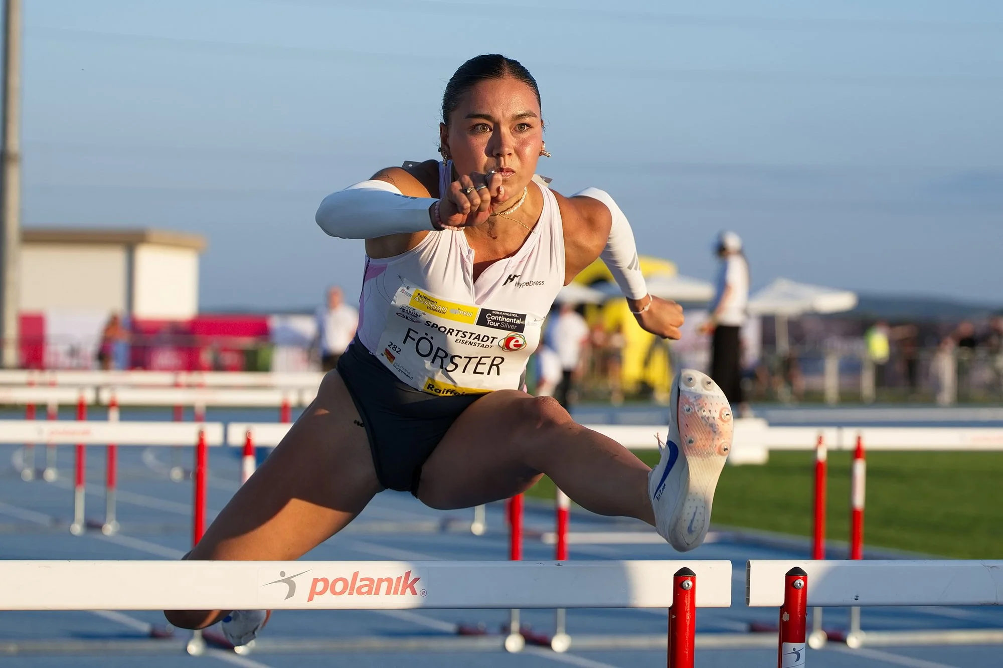  Fotograf/-in:  Alfred Nevsimal  
 Titel:  Angela  
   Alfred Nevsimal   