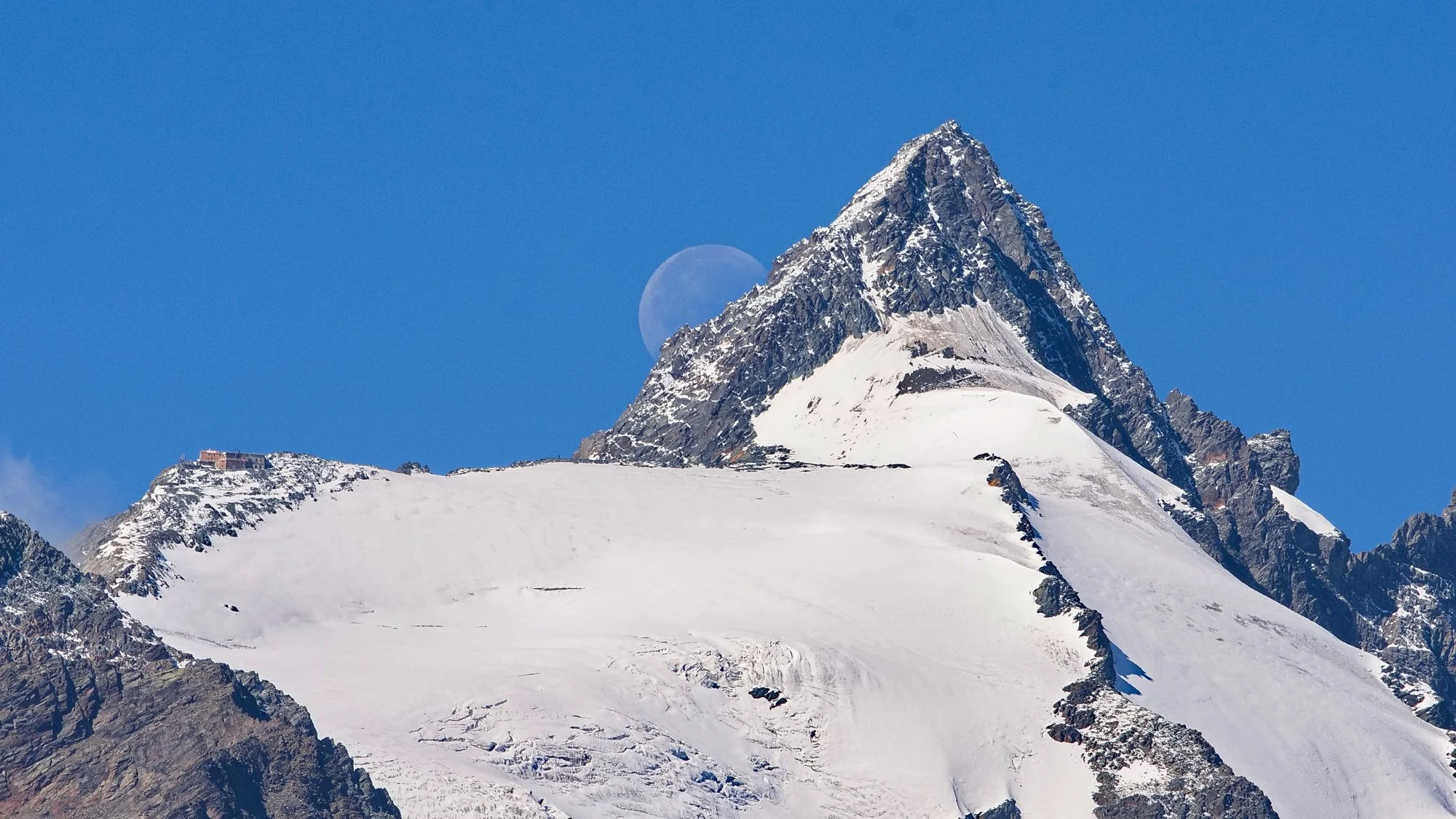  Fotograf/-in:  Alfred Nevsimal  
 Titel:  Glocknermond  
   Alfred Nevsimal   